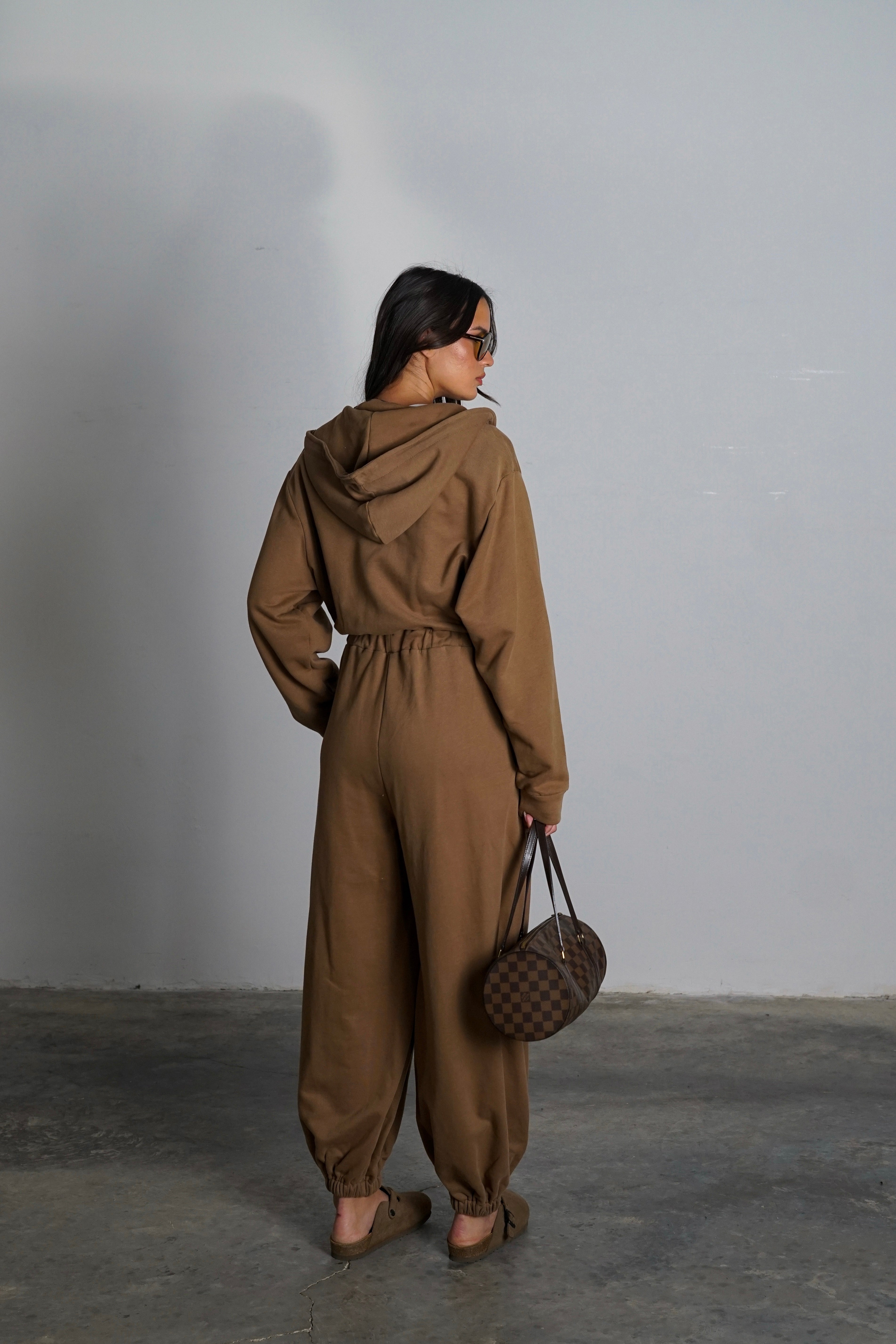 אוברול פטרישה-מוקה