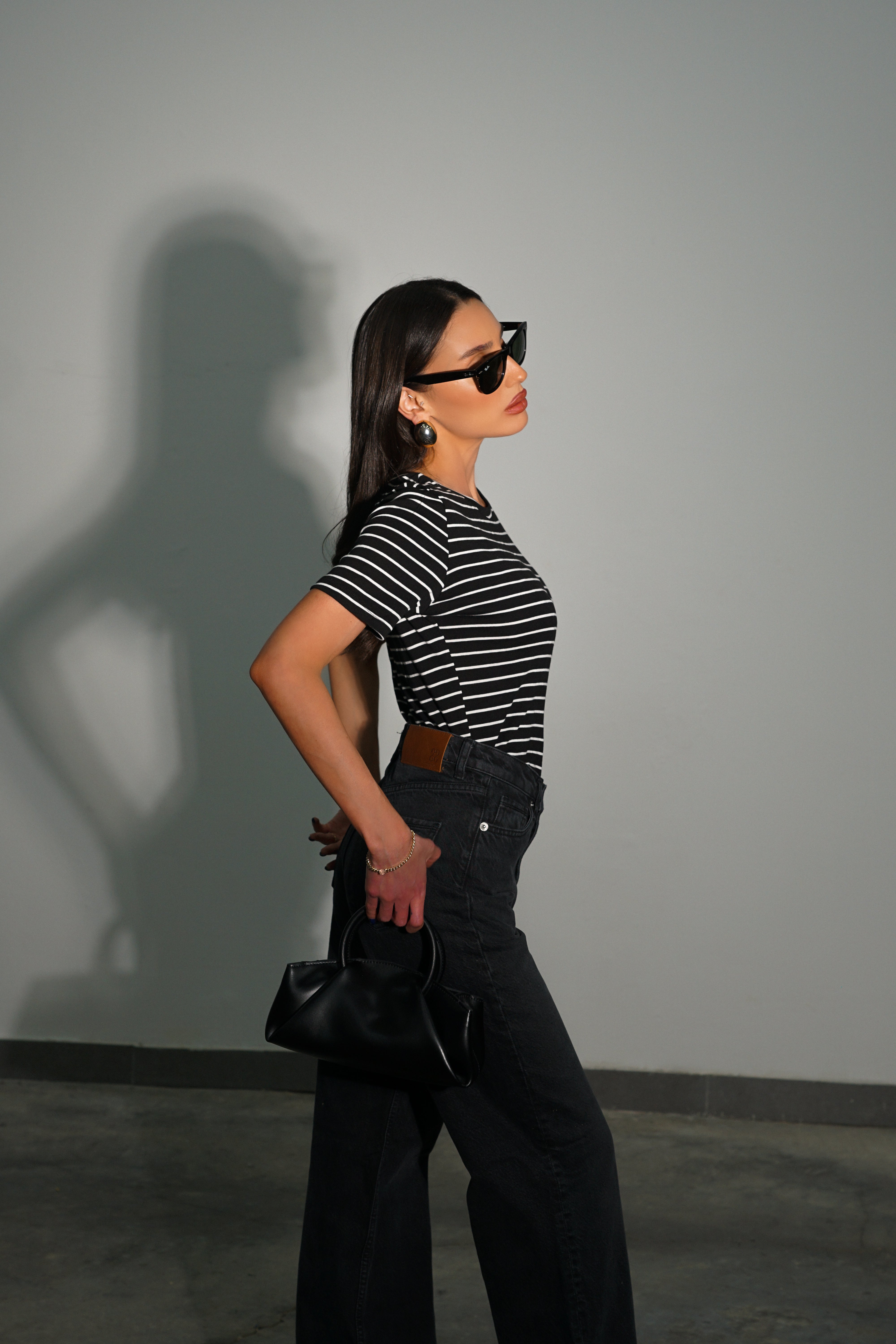 חולצת בייסיק ניקי-שחור