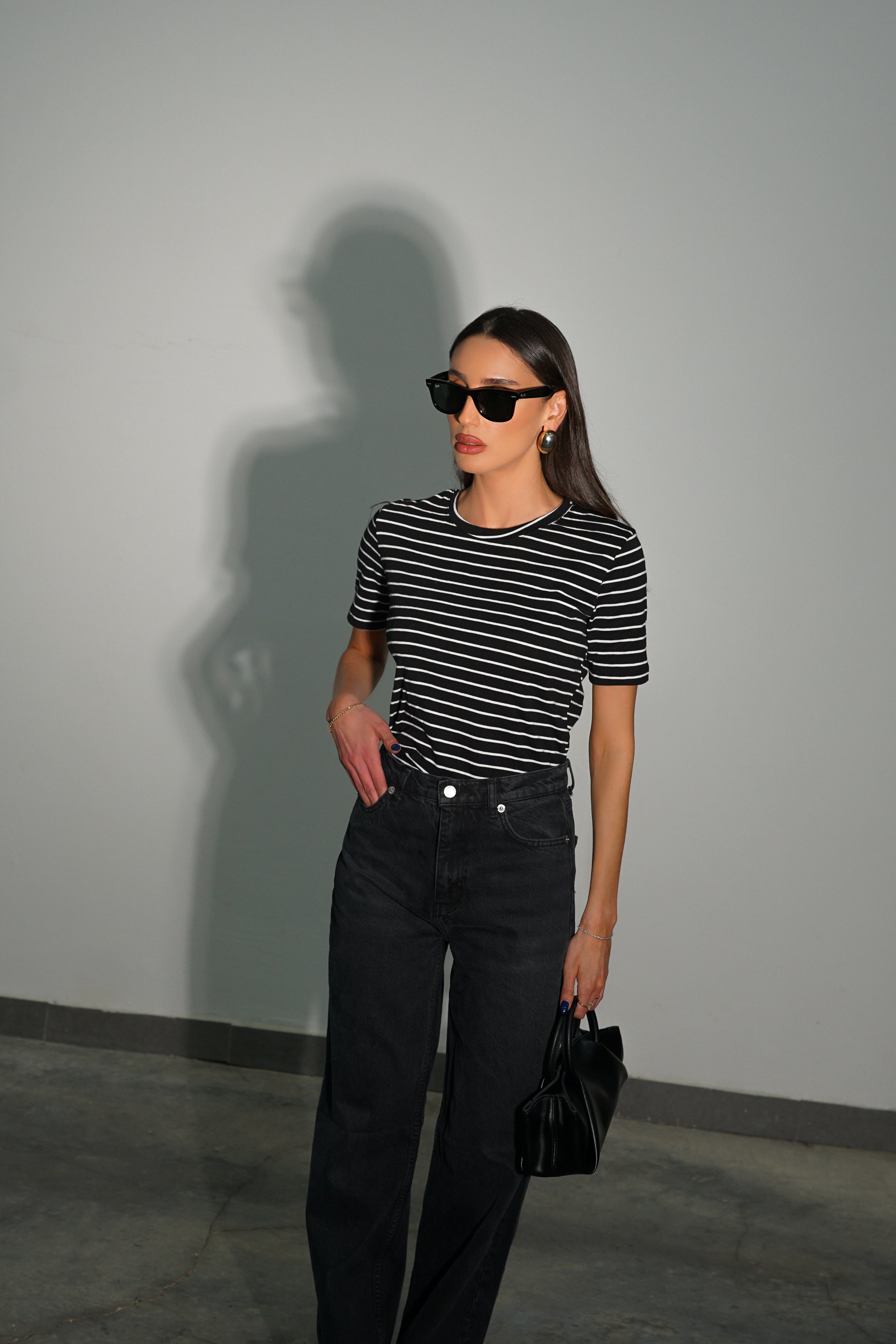 חולצת בייסיק ניקי-שחור