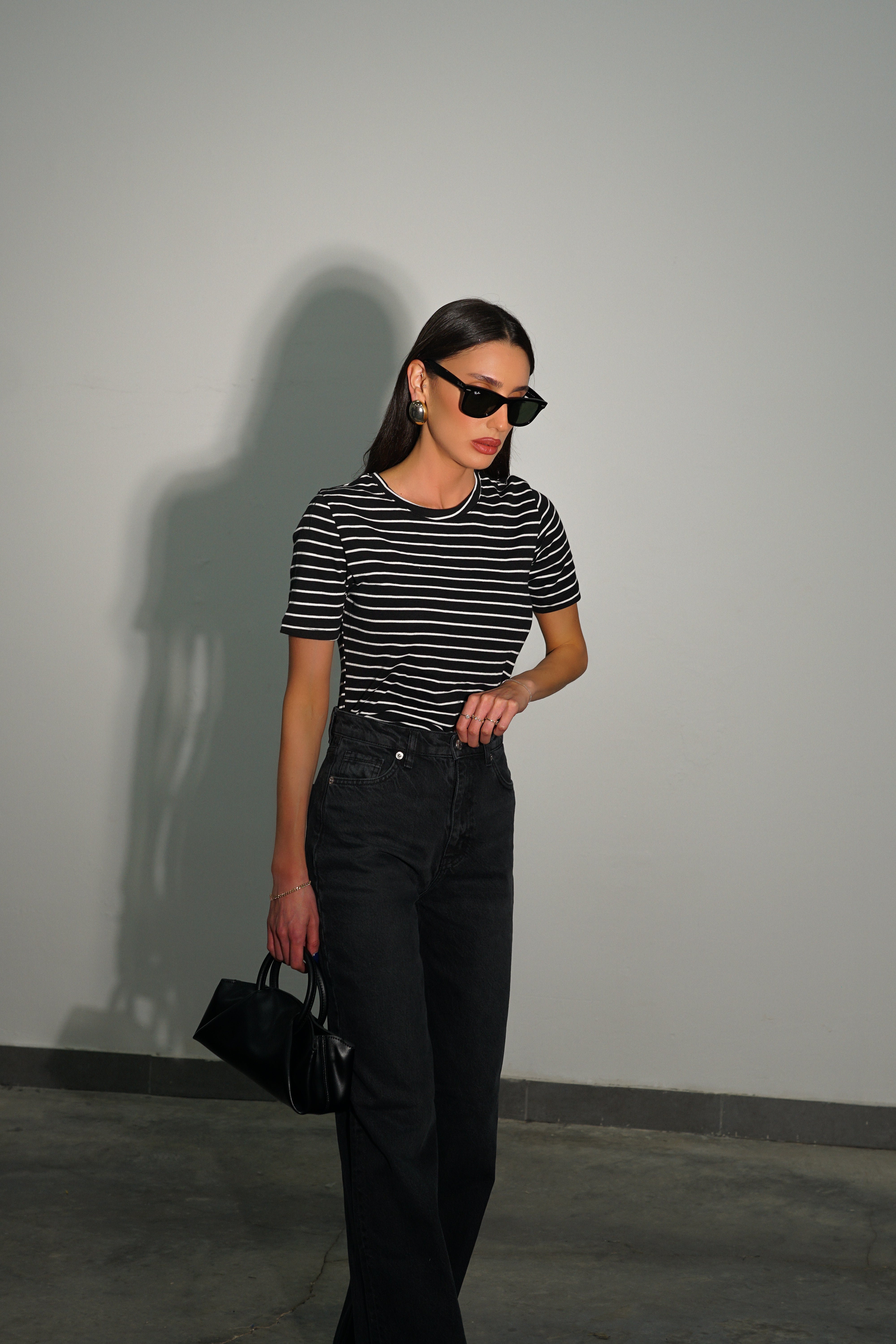 חולצת בייסיק ניקי-שחור