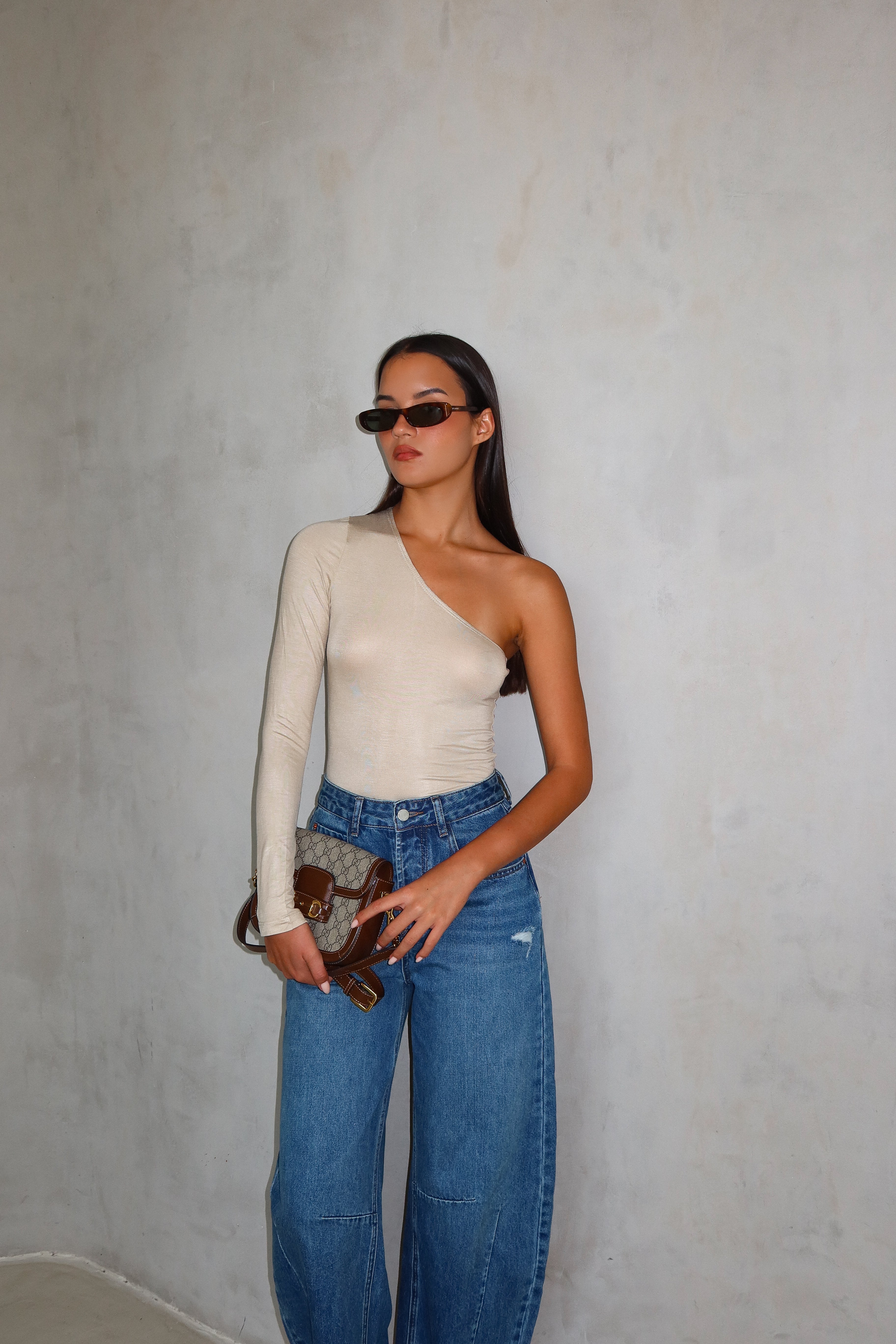 חולצת כתף מליה - בז