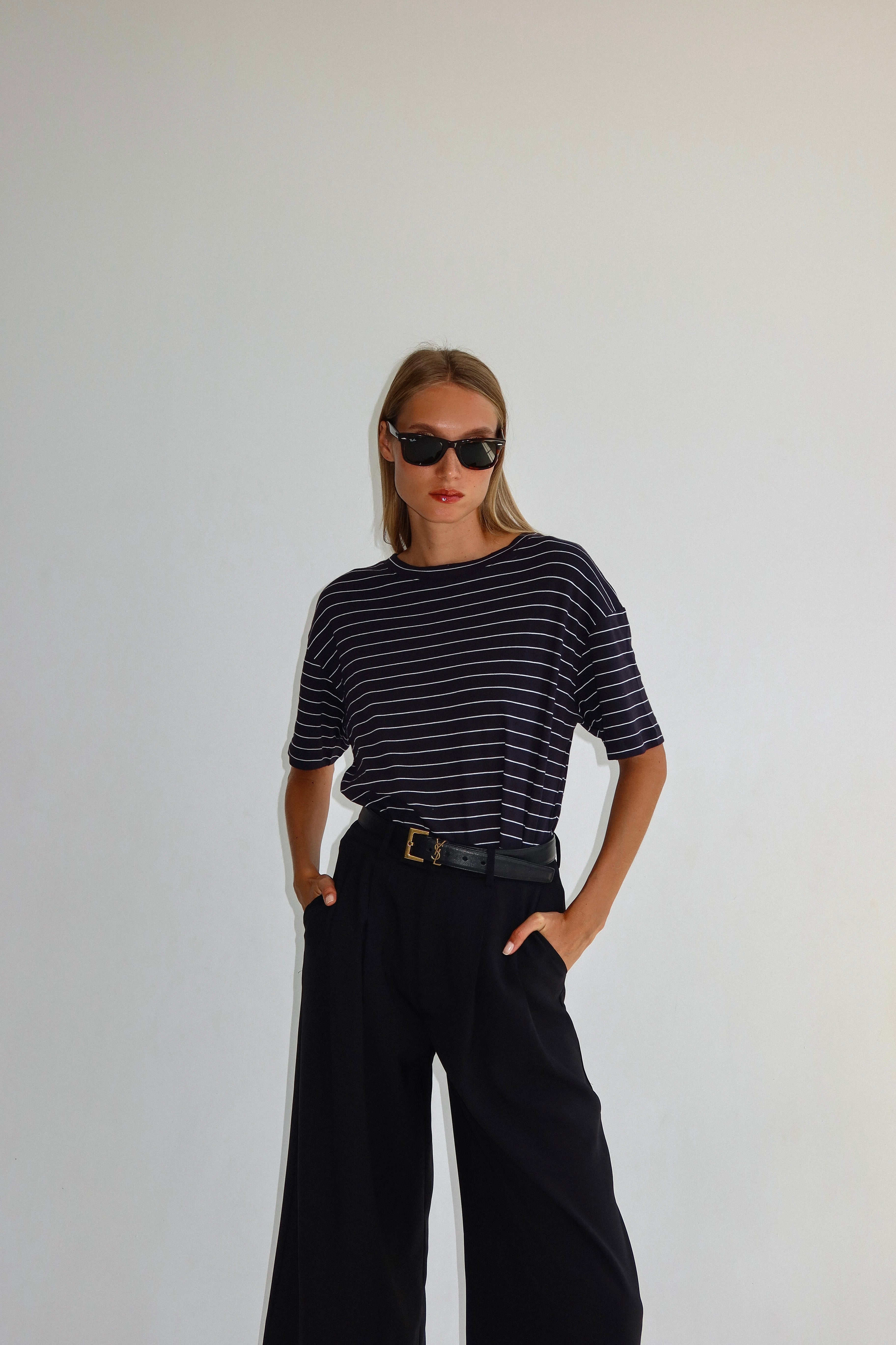 חולצת בייס פסים - שחור לבן