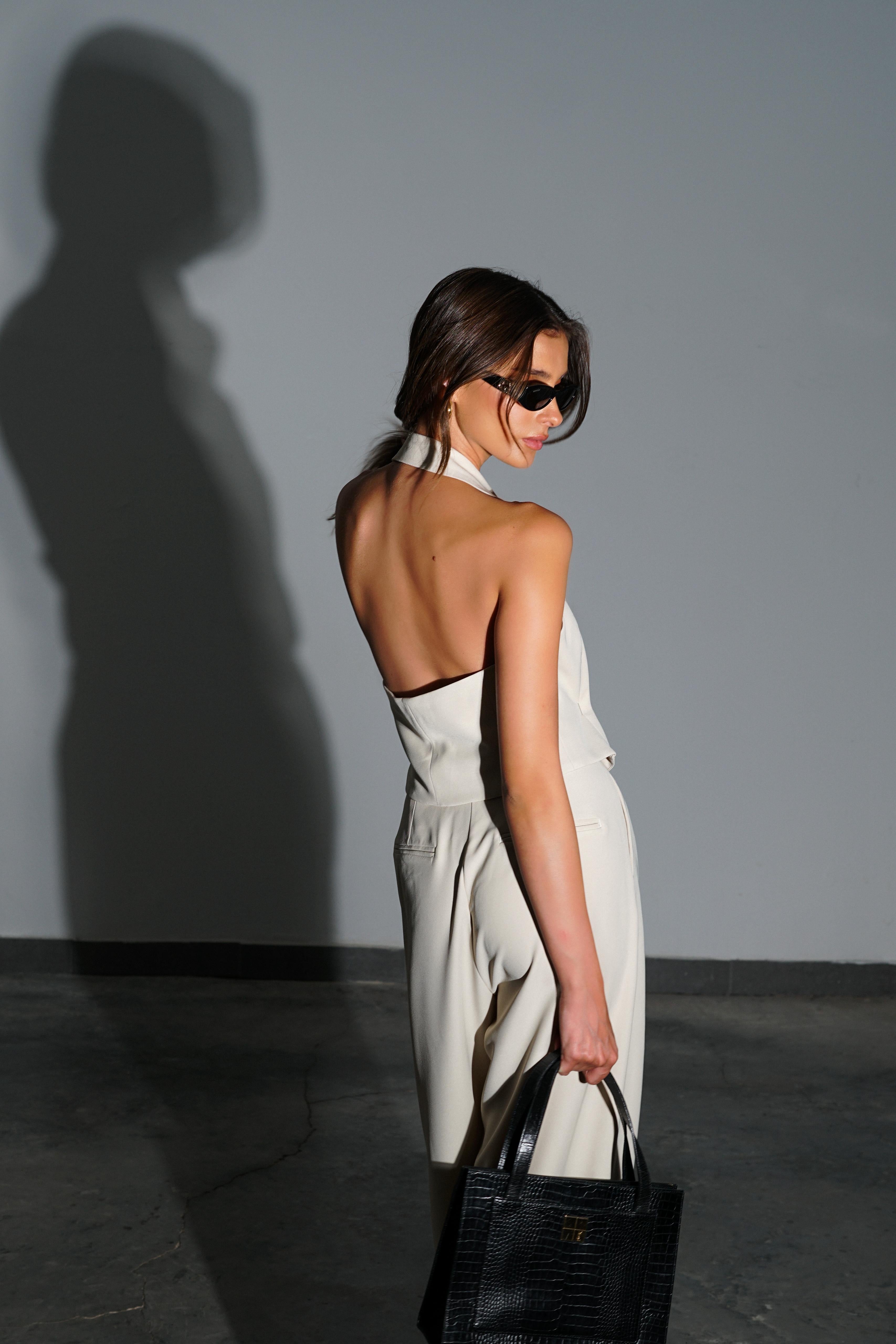 חליפת מוניקה-אבן