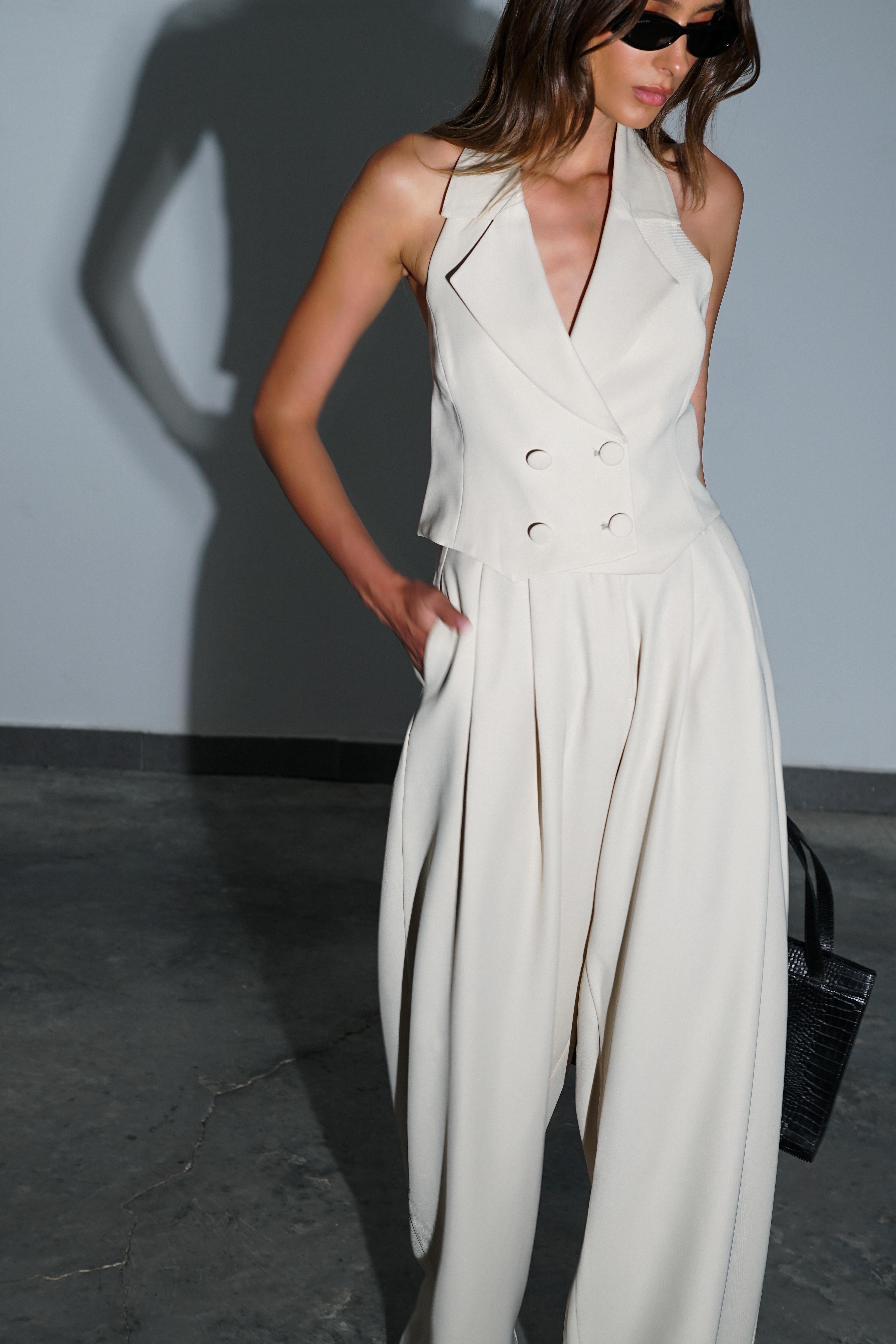 חליפת מוניקה-אבן