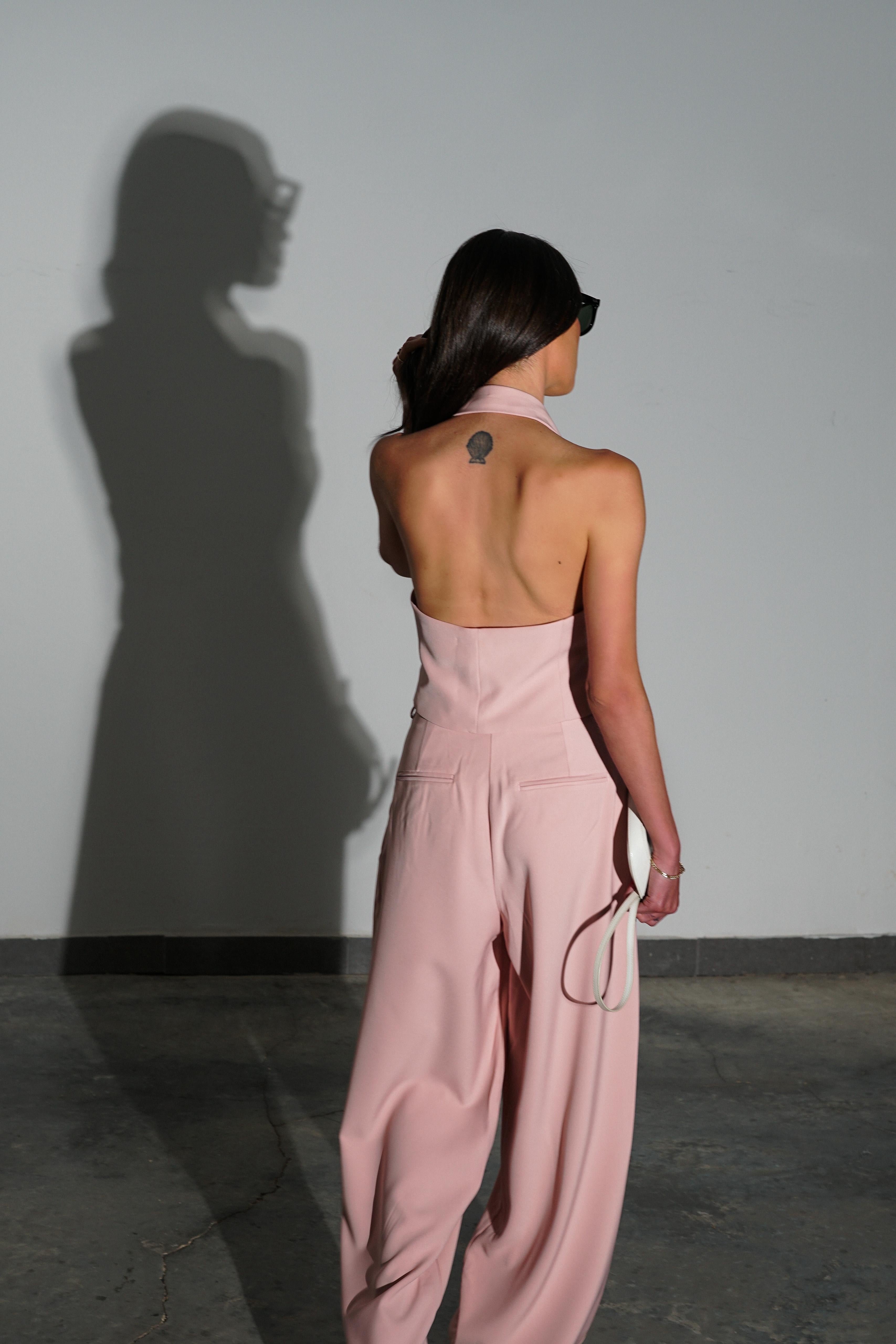 חליפת מוניקה-ורוד