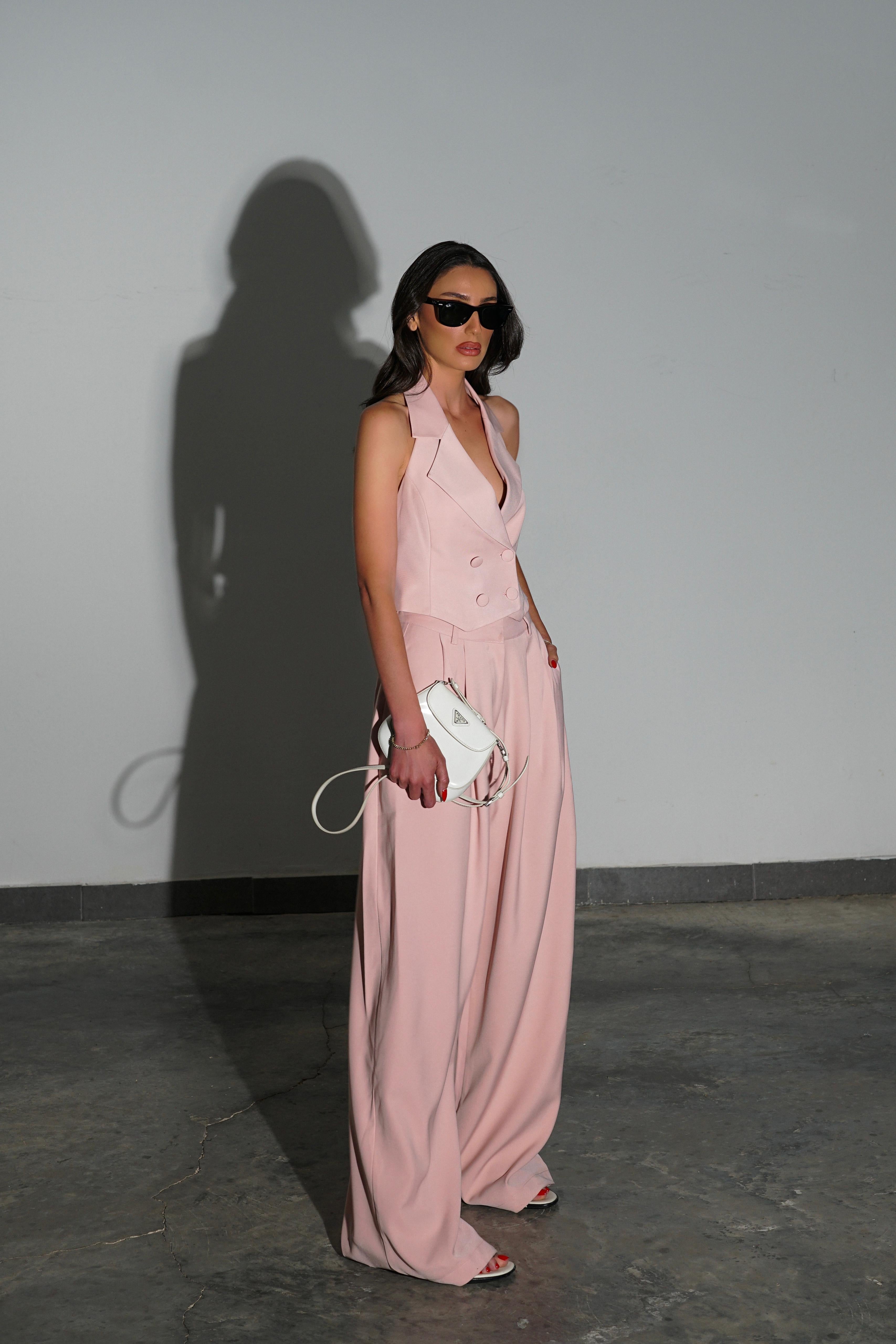 חליפת מוניקה-ורוד