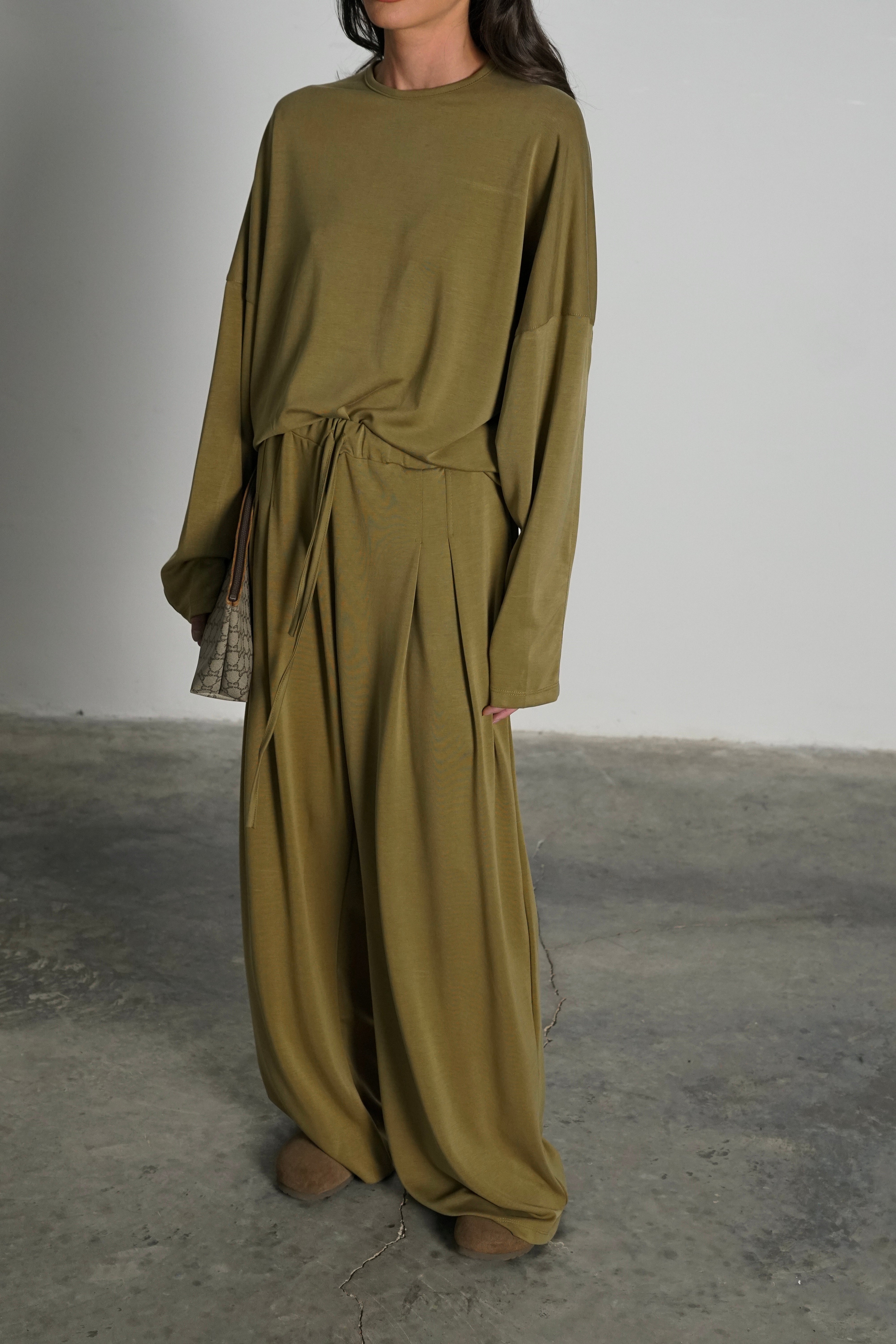 חליפת קולר-ירוק זית