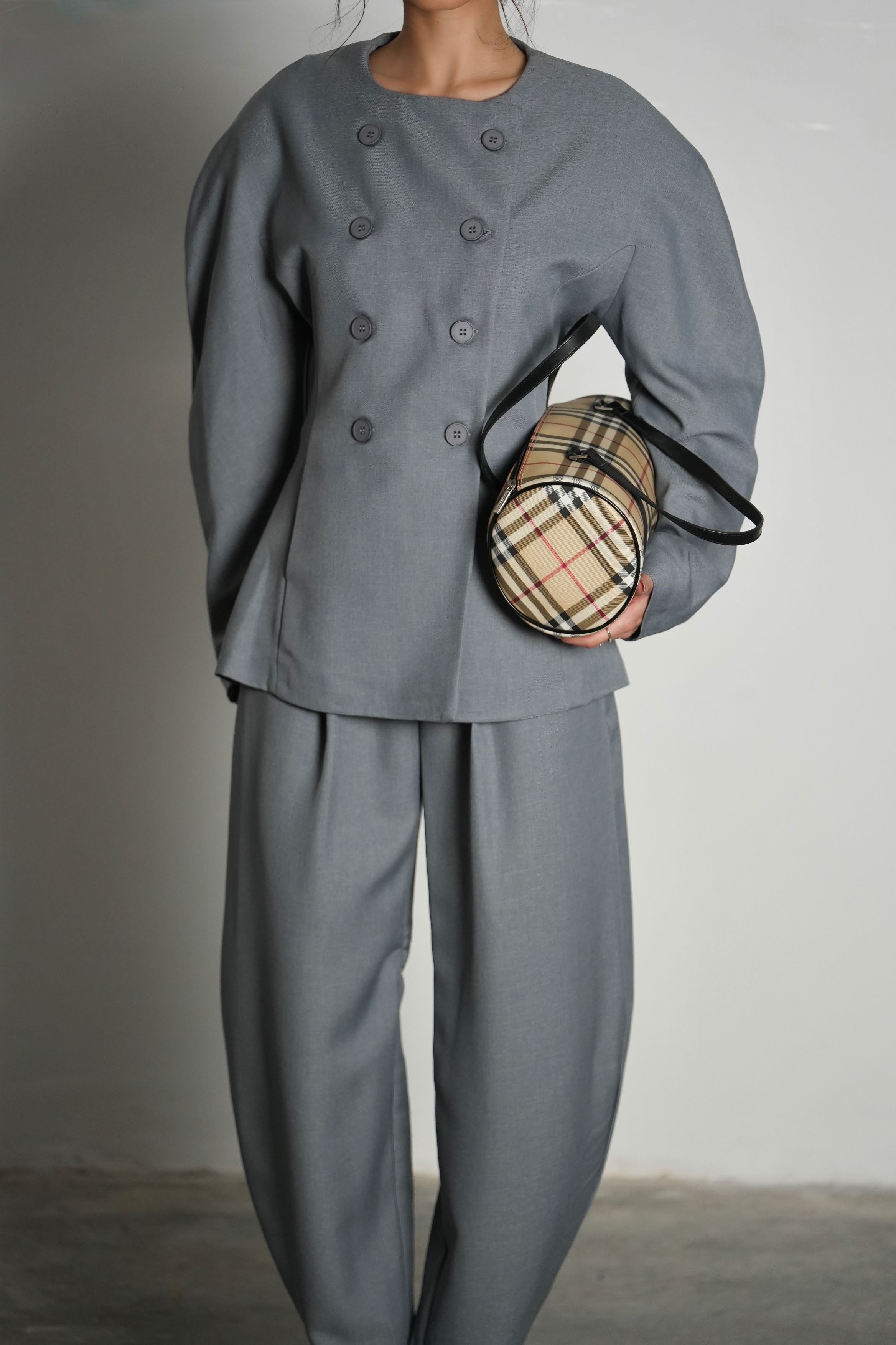 חליפת אופיליה-אפור בהיר