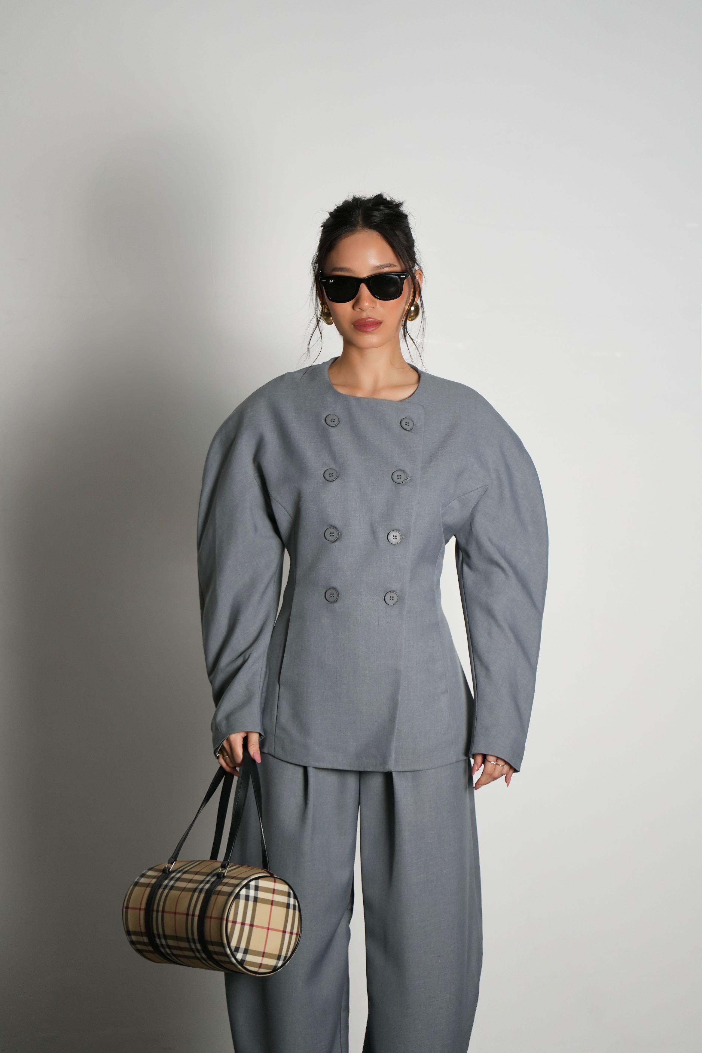 חליפת אופיליה-אפור בהיר