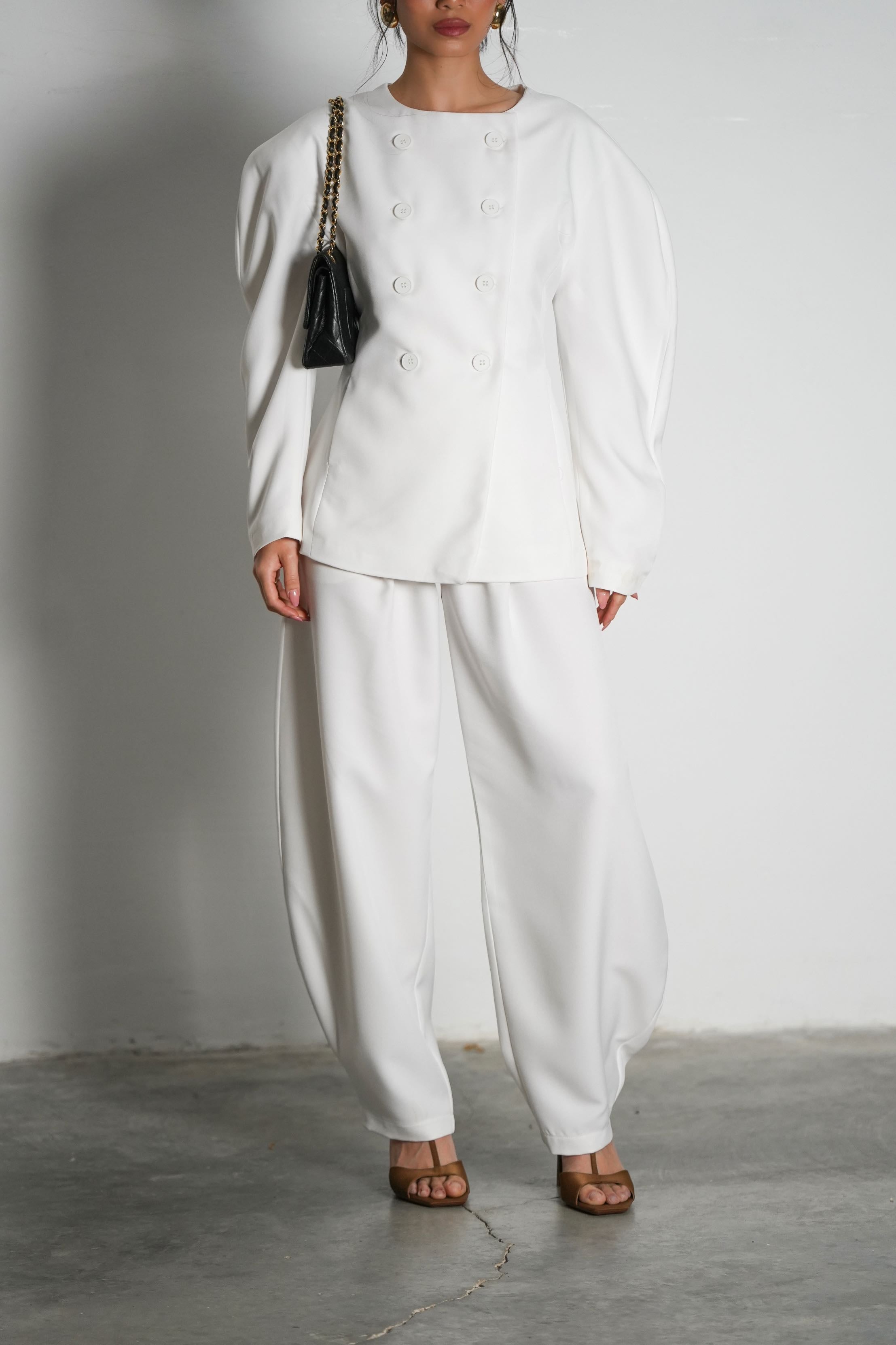 חליפת אופיליה-לבן