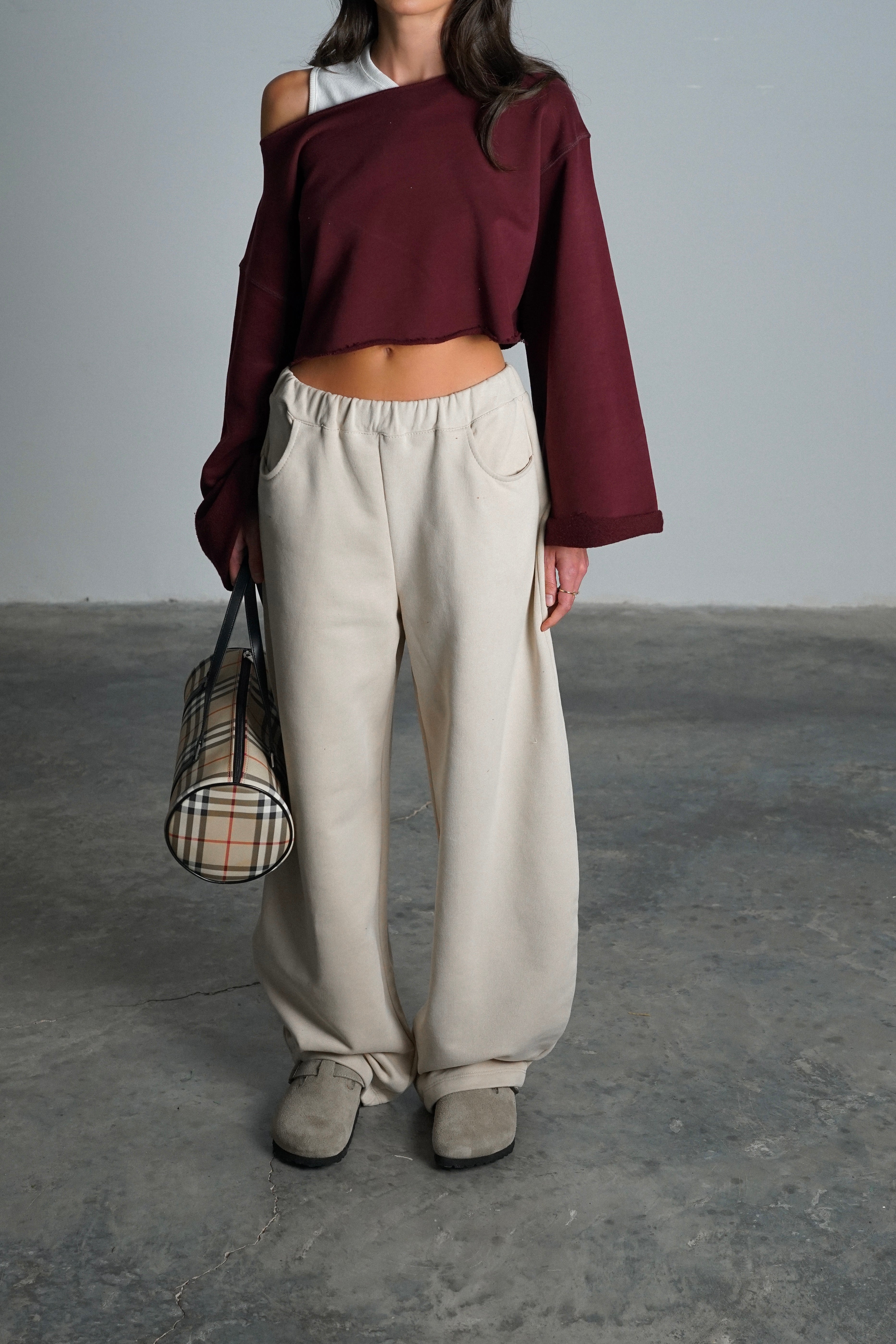 חולצת פירולי-בורדו