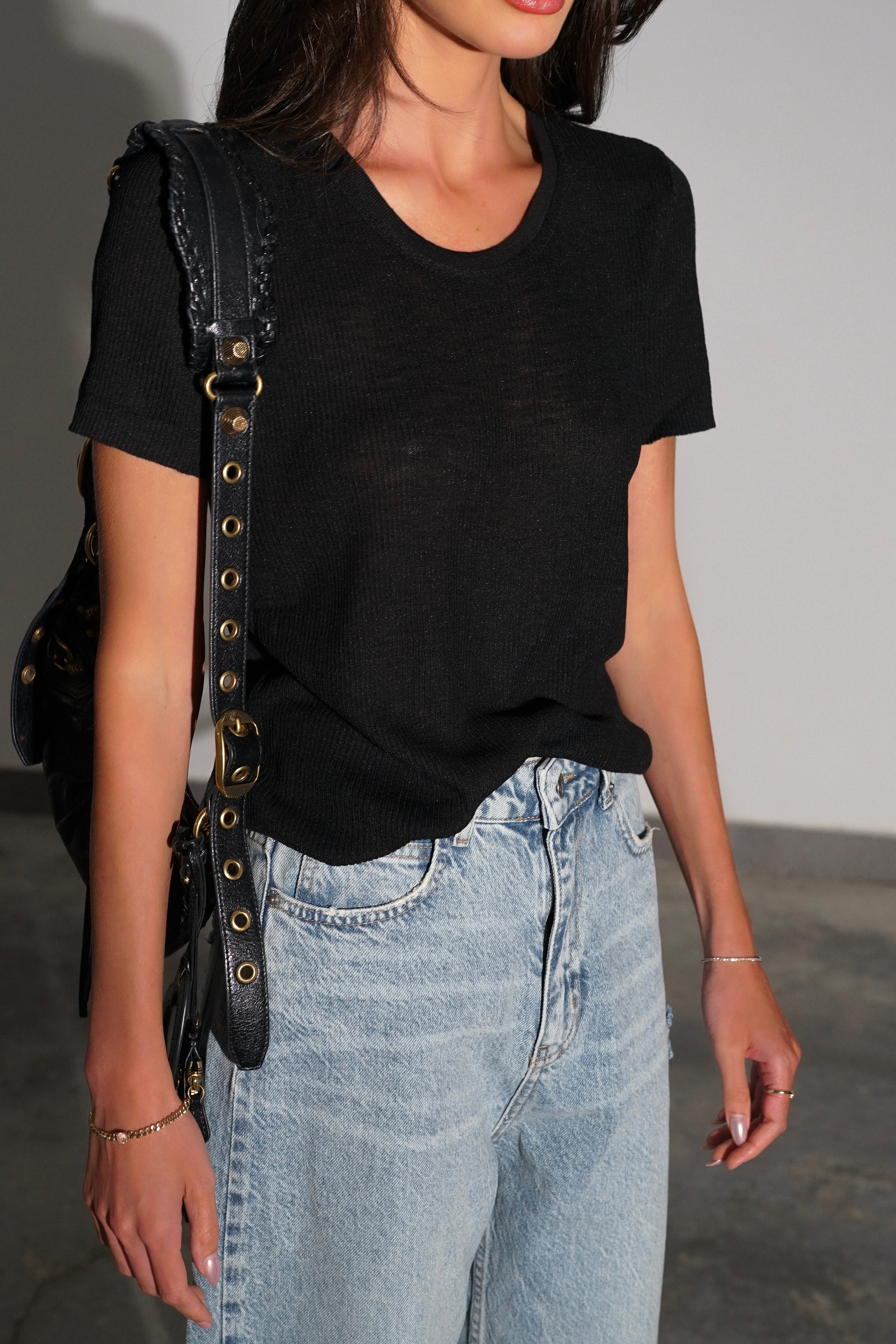 חולצת קירי-שחור