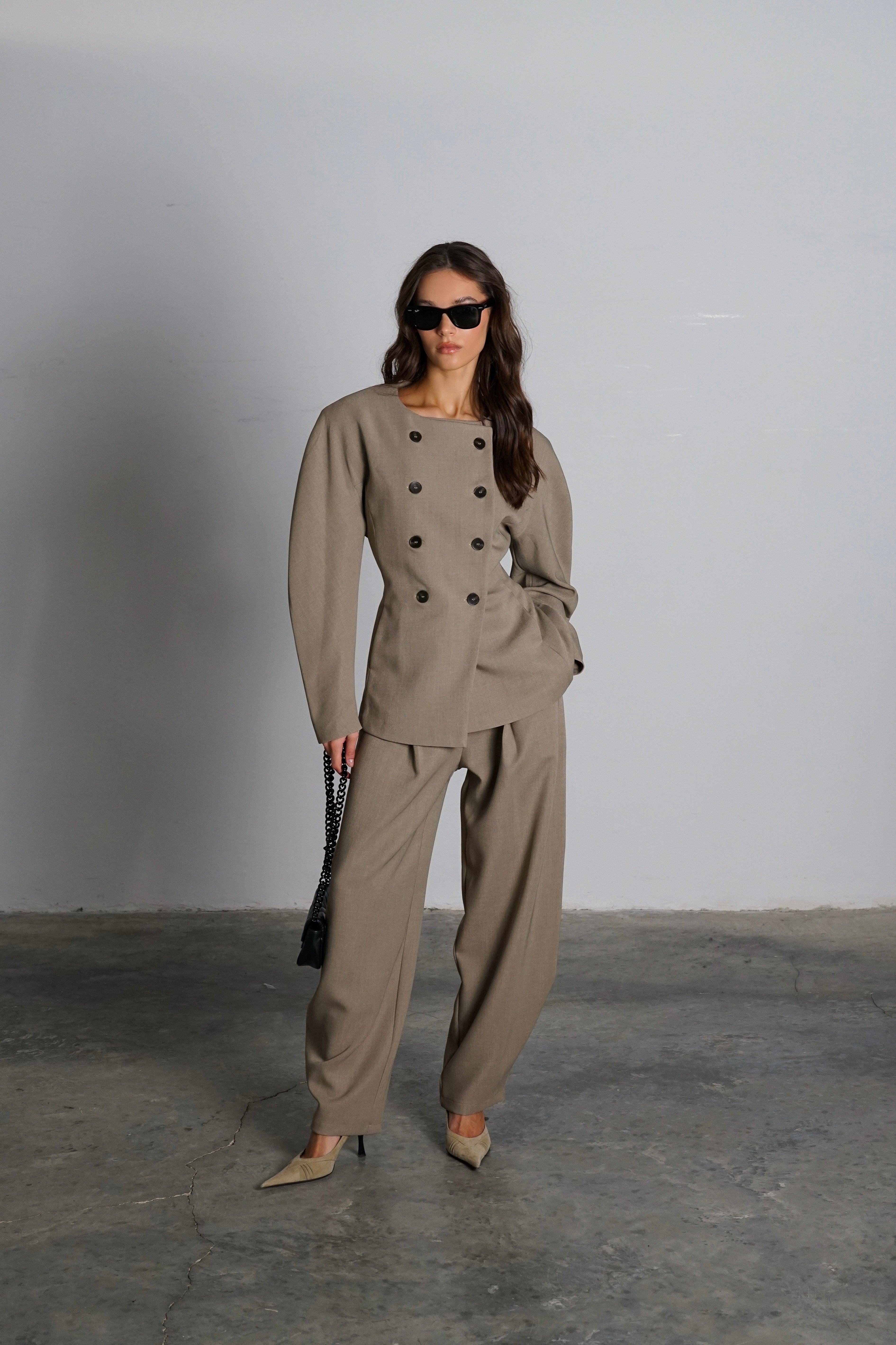 חליפת אופיליה-מוקה