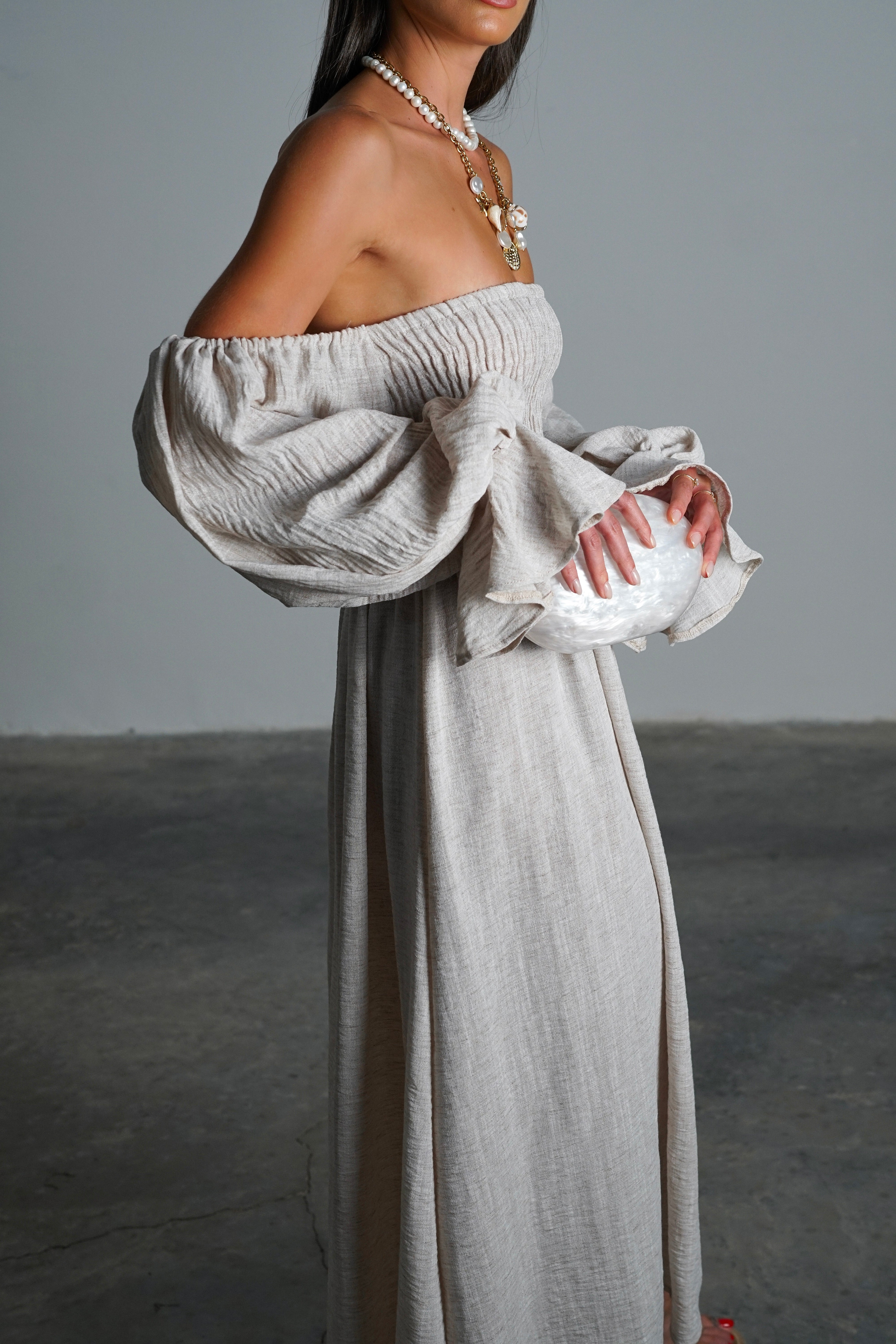 שמלת ליריקה-אבן