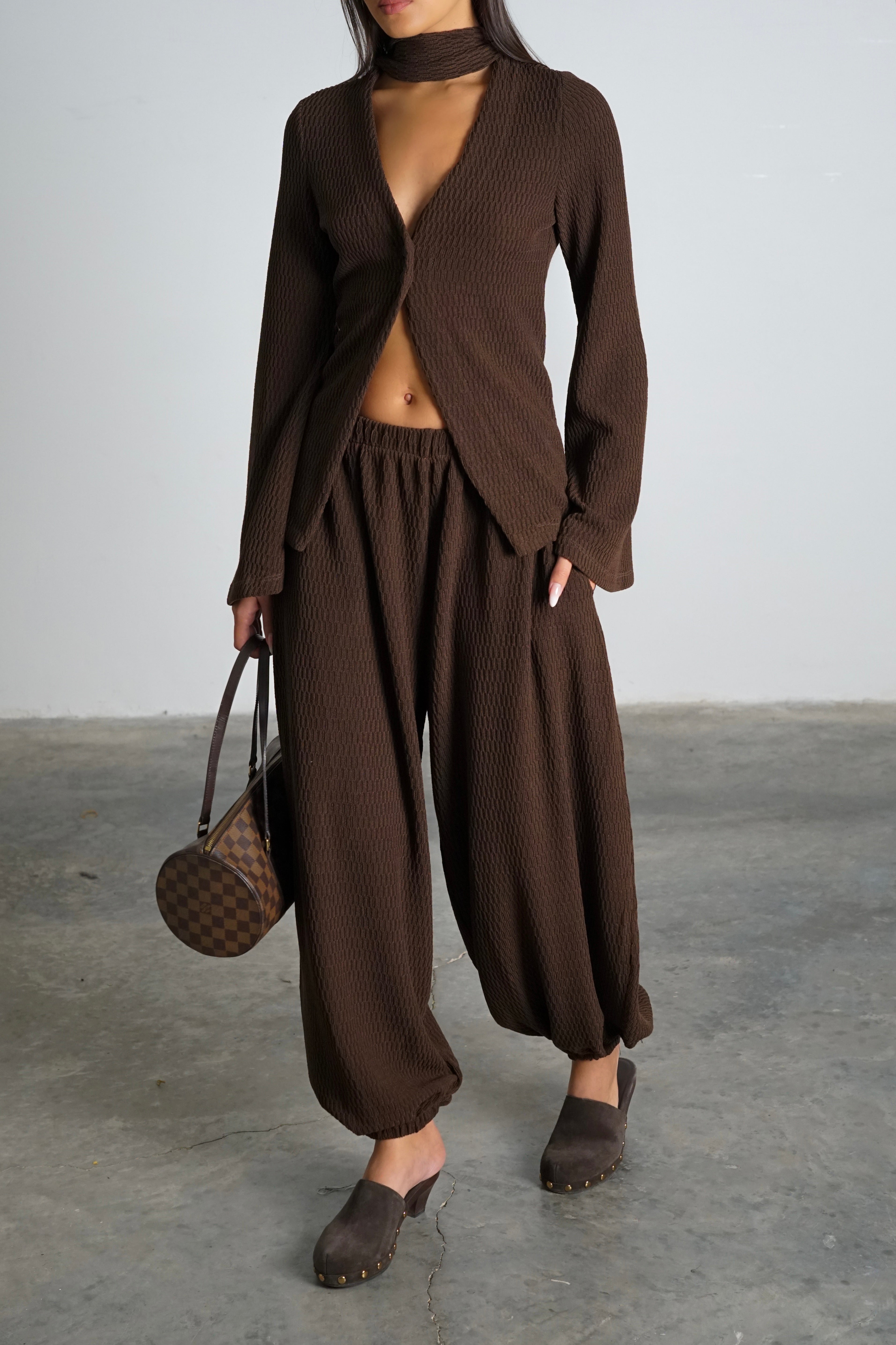 חליפת סאבלט-חום