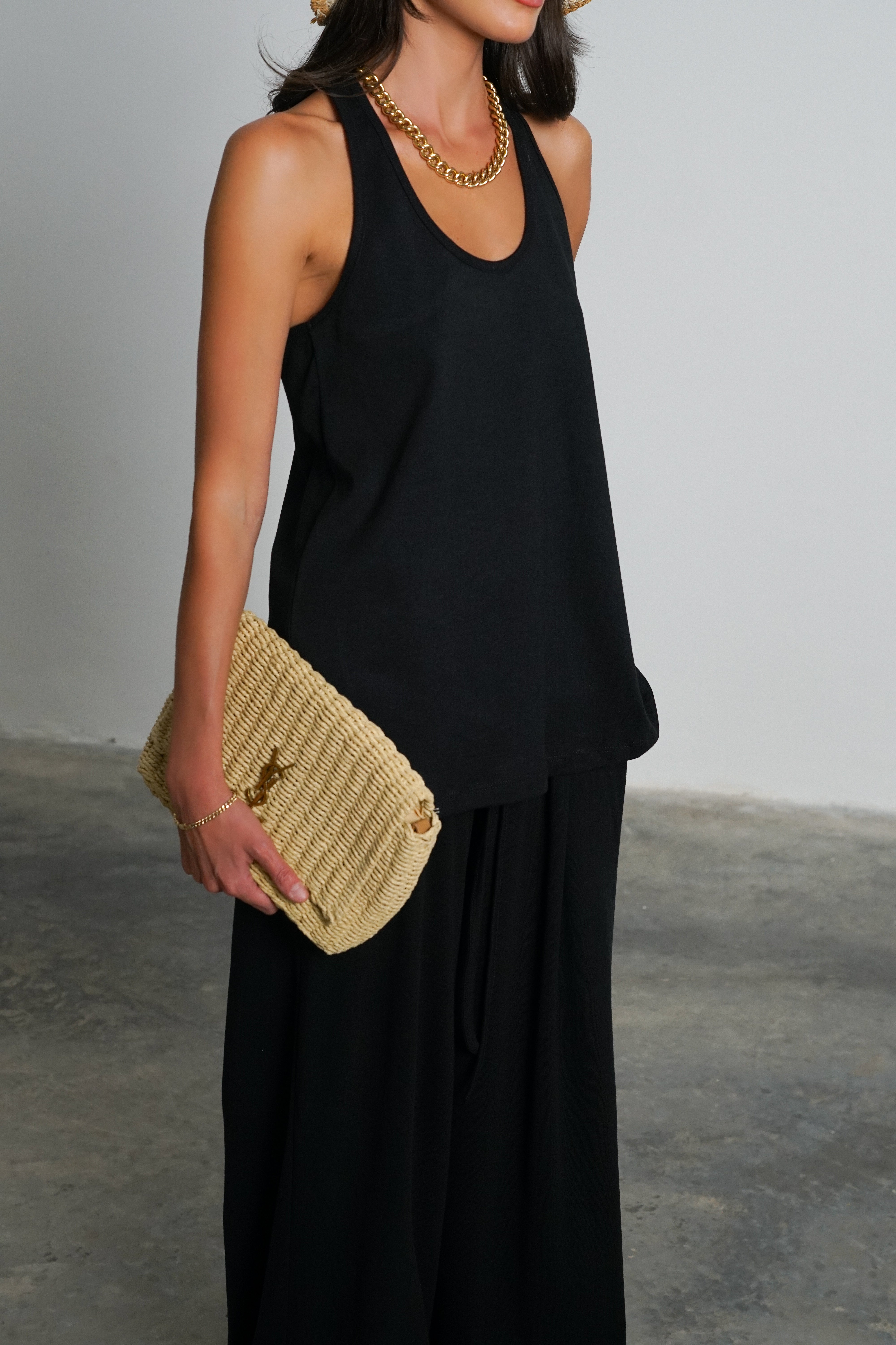 חליפת ג'ין-שחור