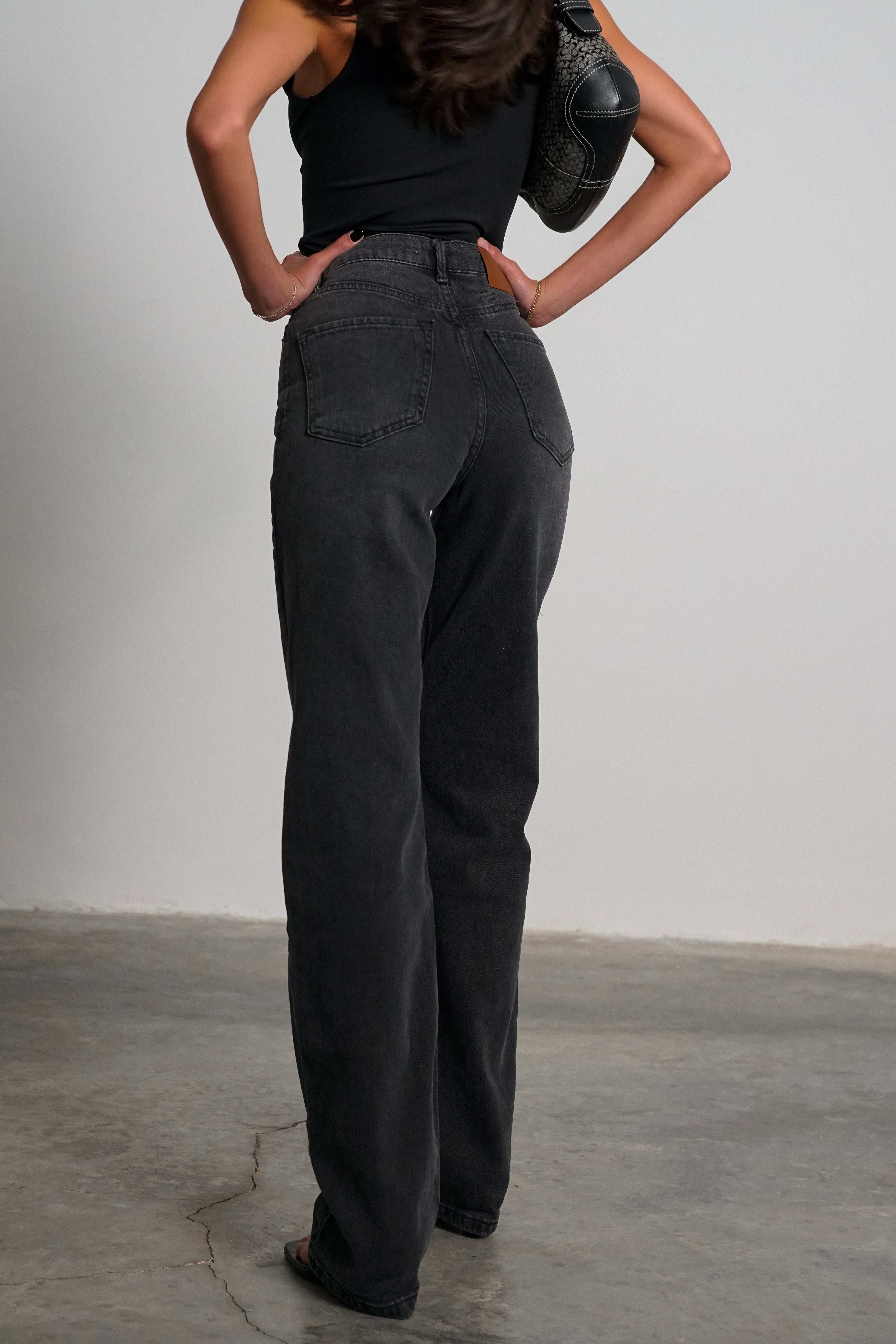 ג'ינס שחור דומו