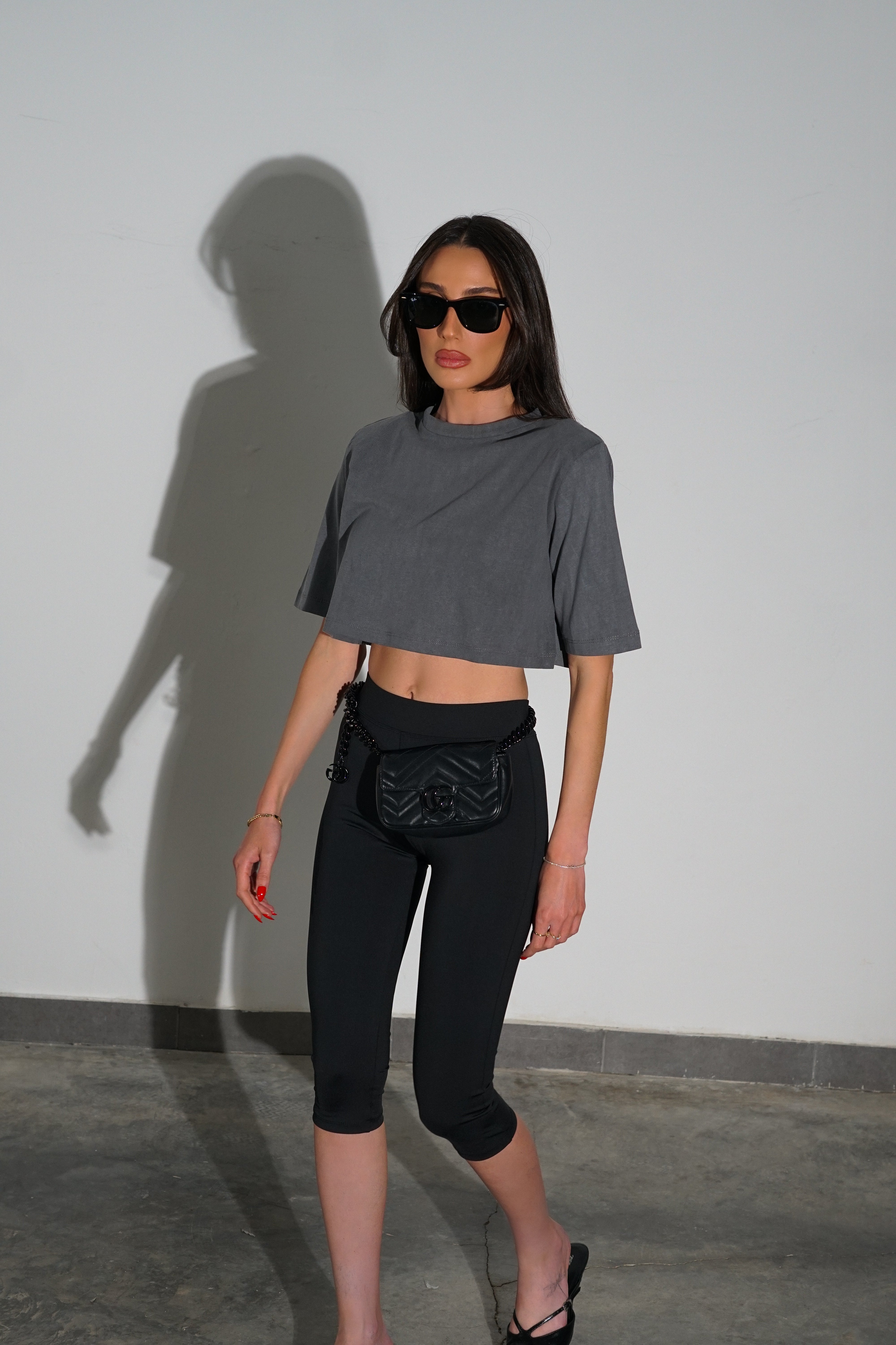 חולצת בייסיק קרופ-אפור כהה