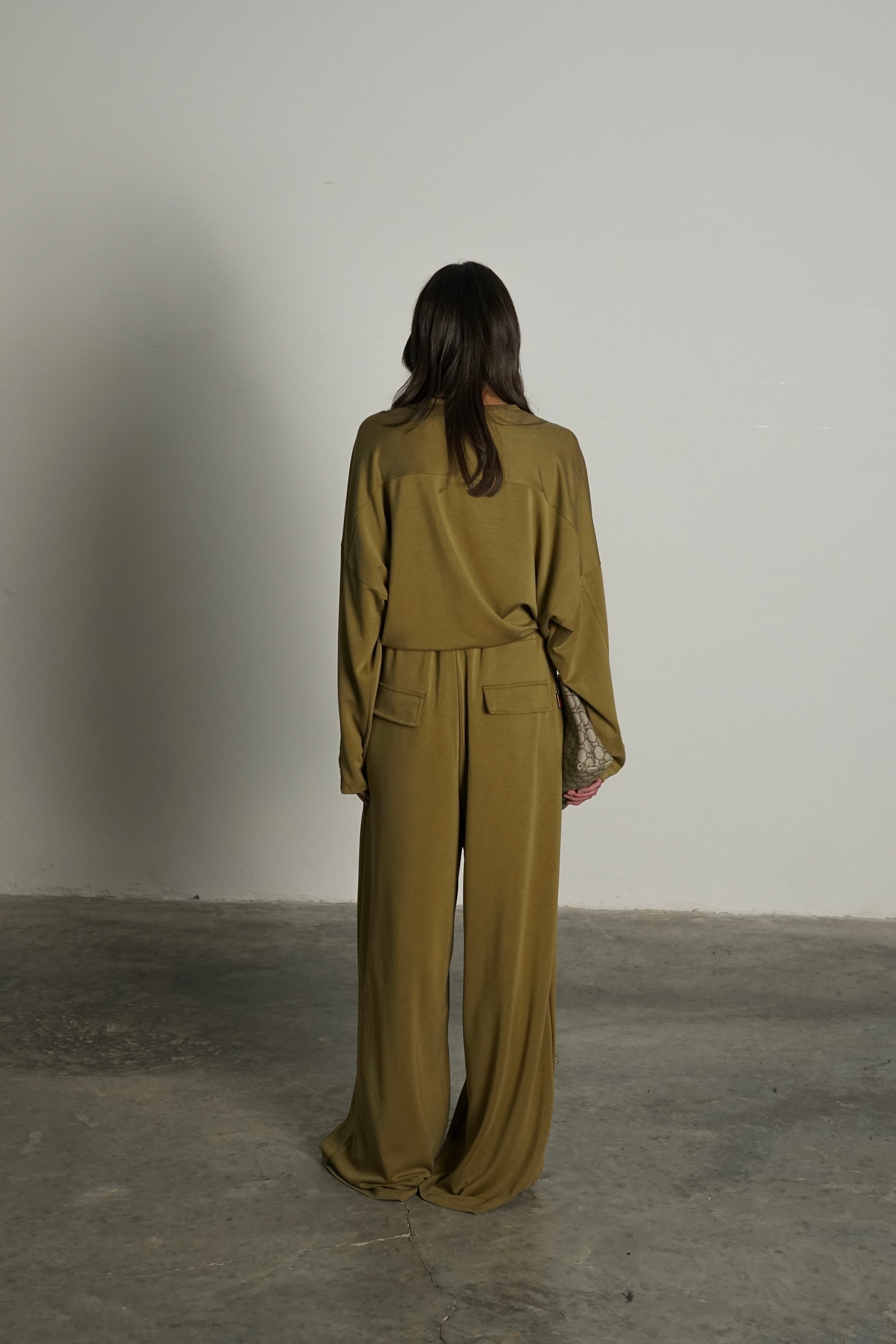 חליפת קולר-ירוק זית