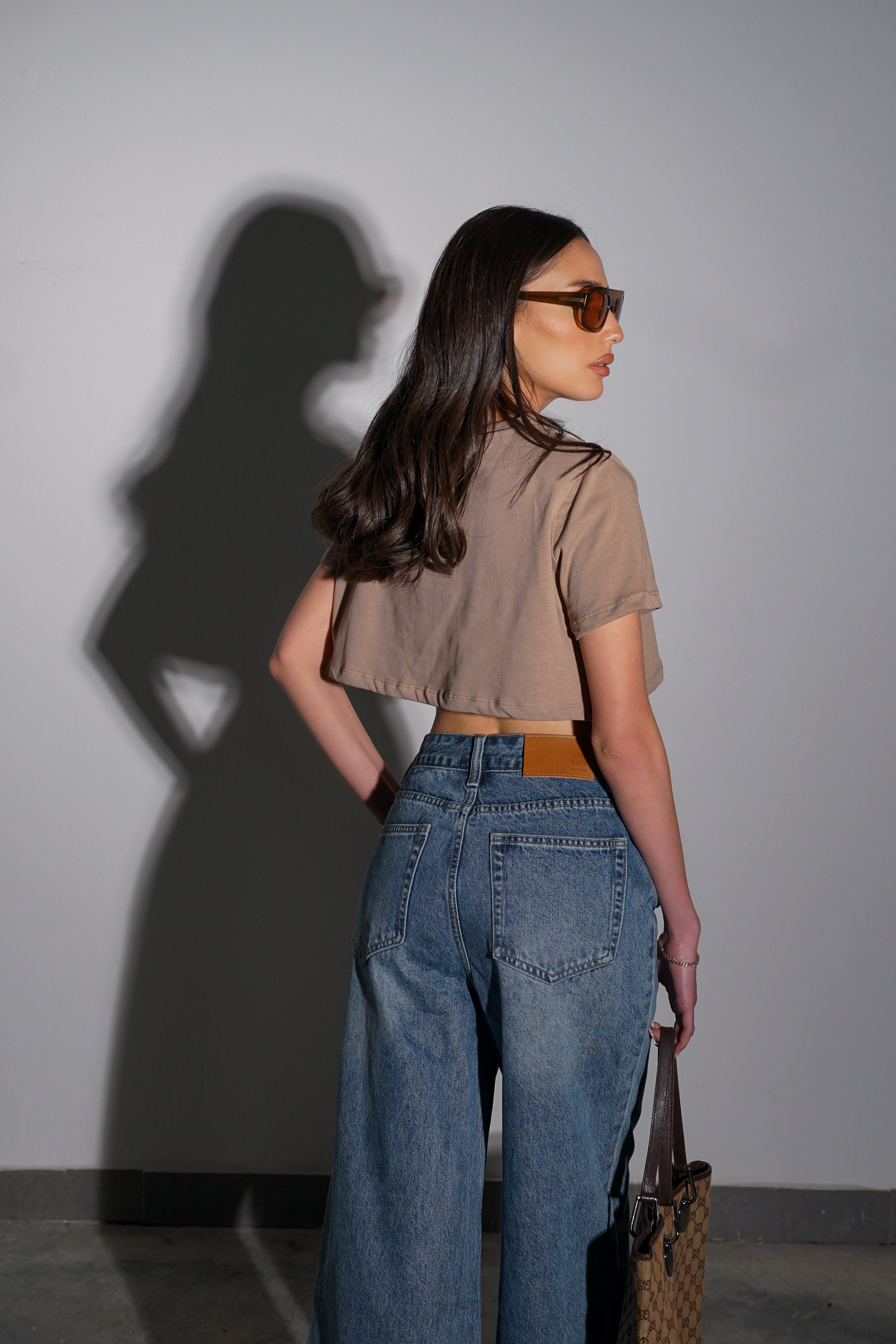 חולצת בייסיק קרופ-מוקה