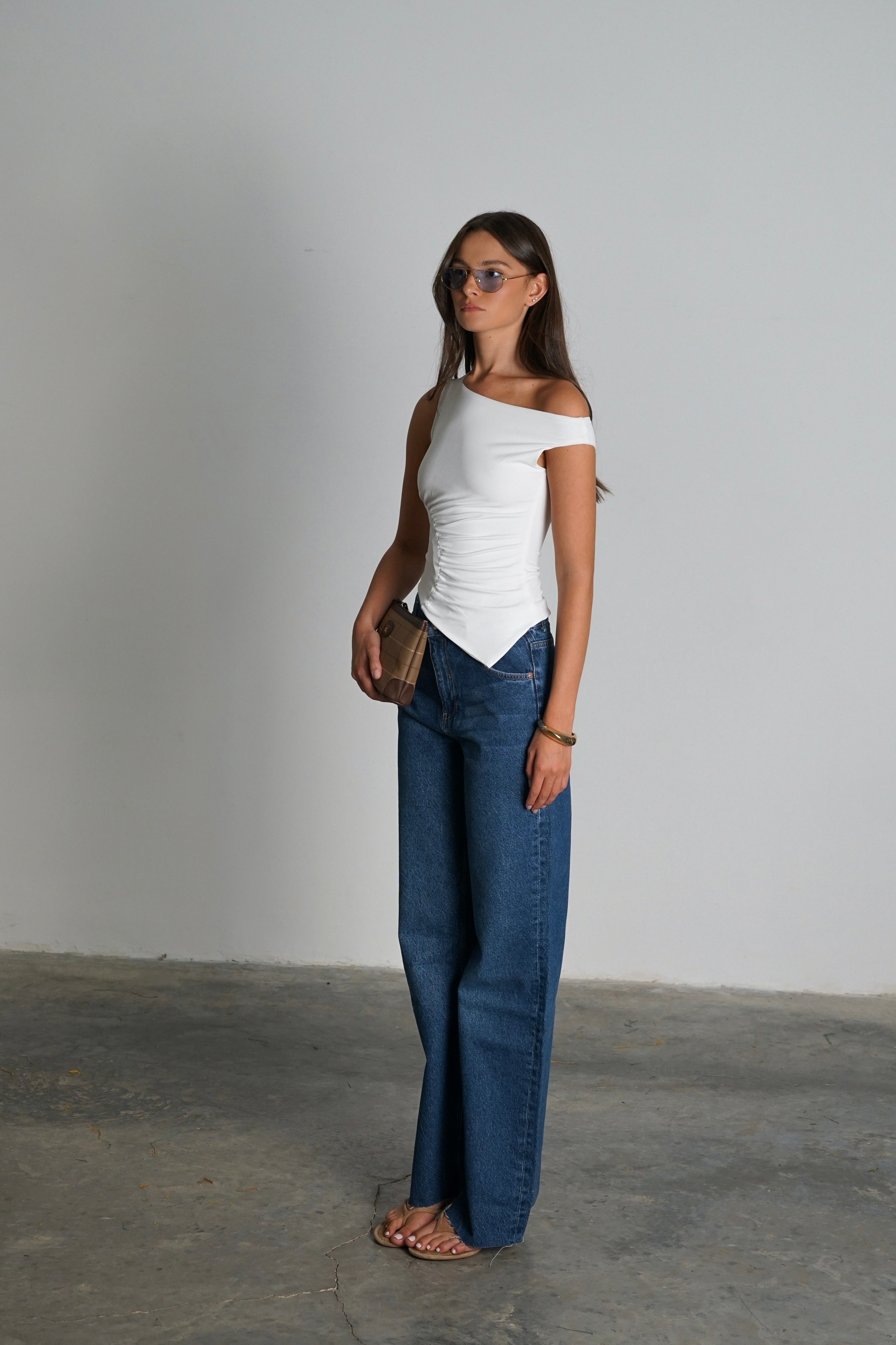 גופיית אמבר-לבן