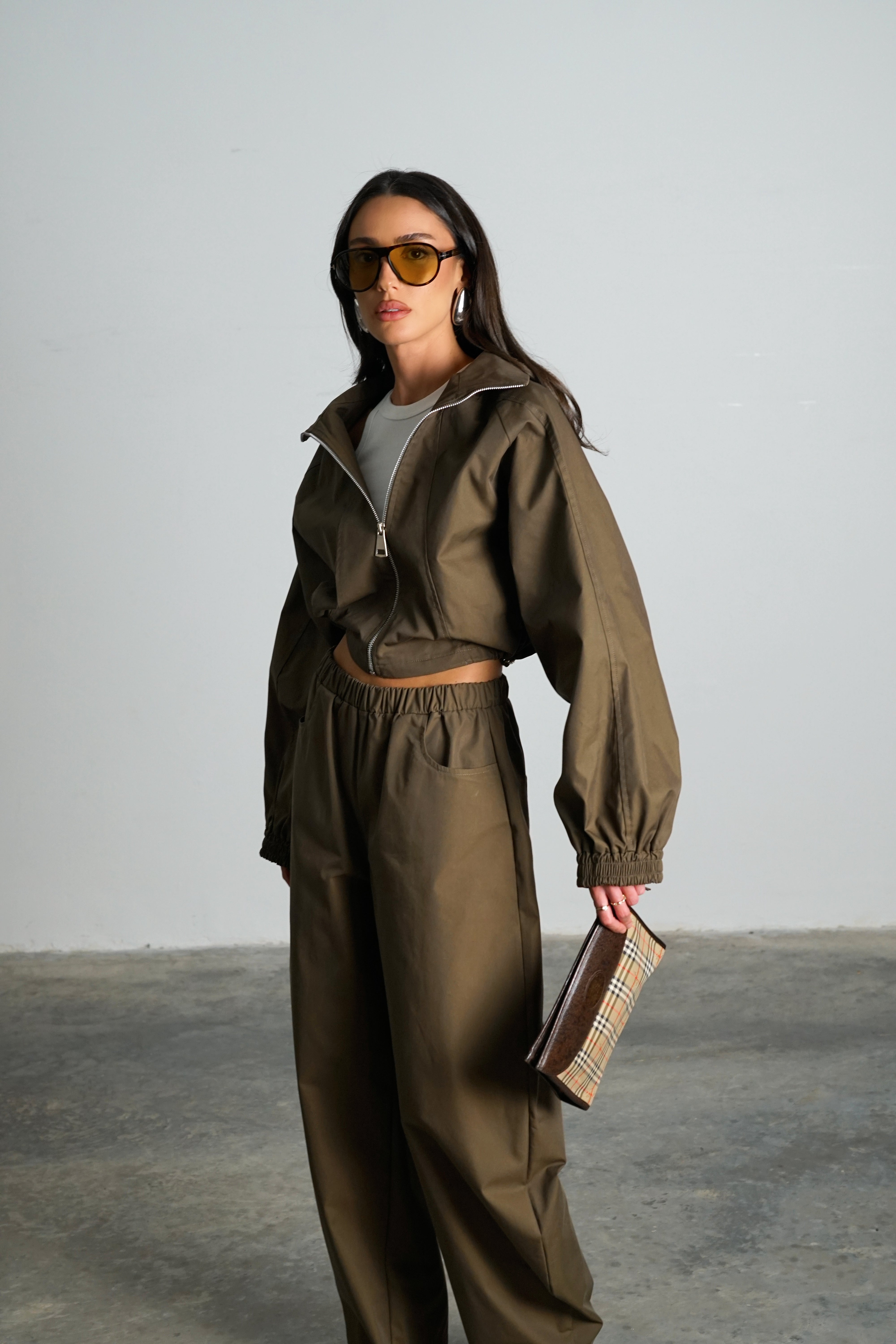 חליפת אסטל-ירוק זית