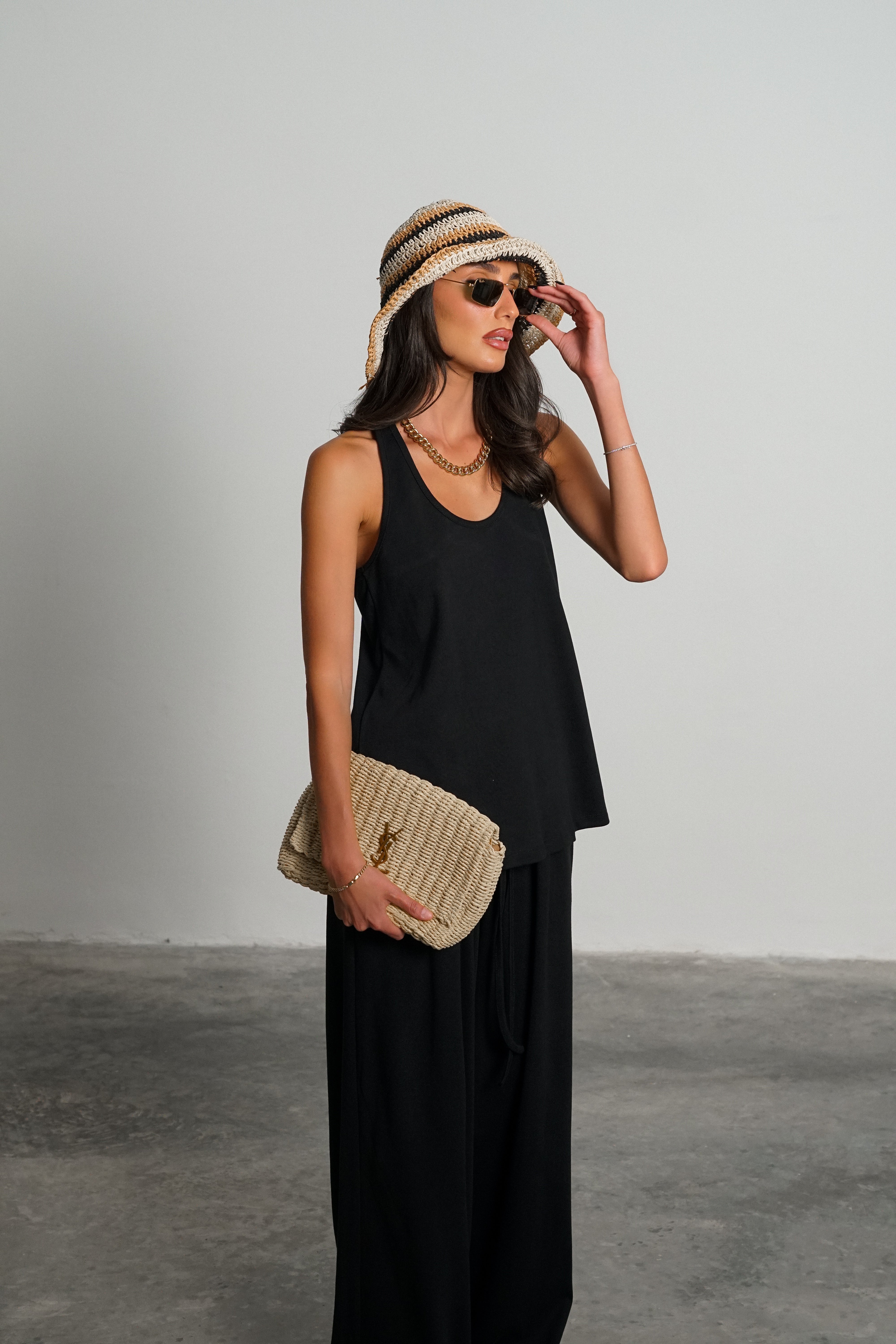 חליפת ג'ין-שחור