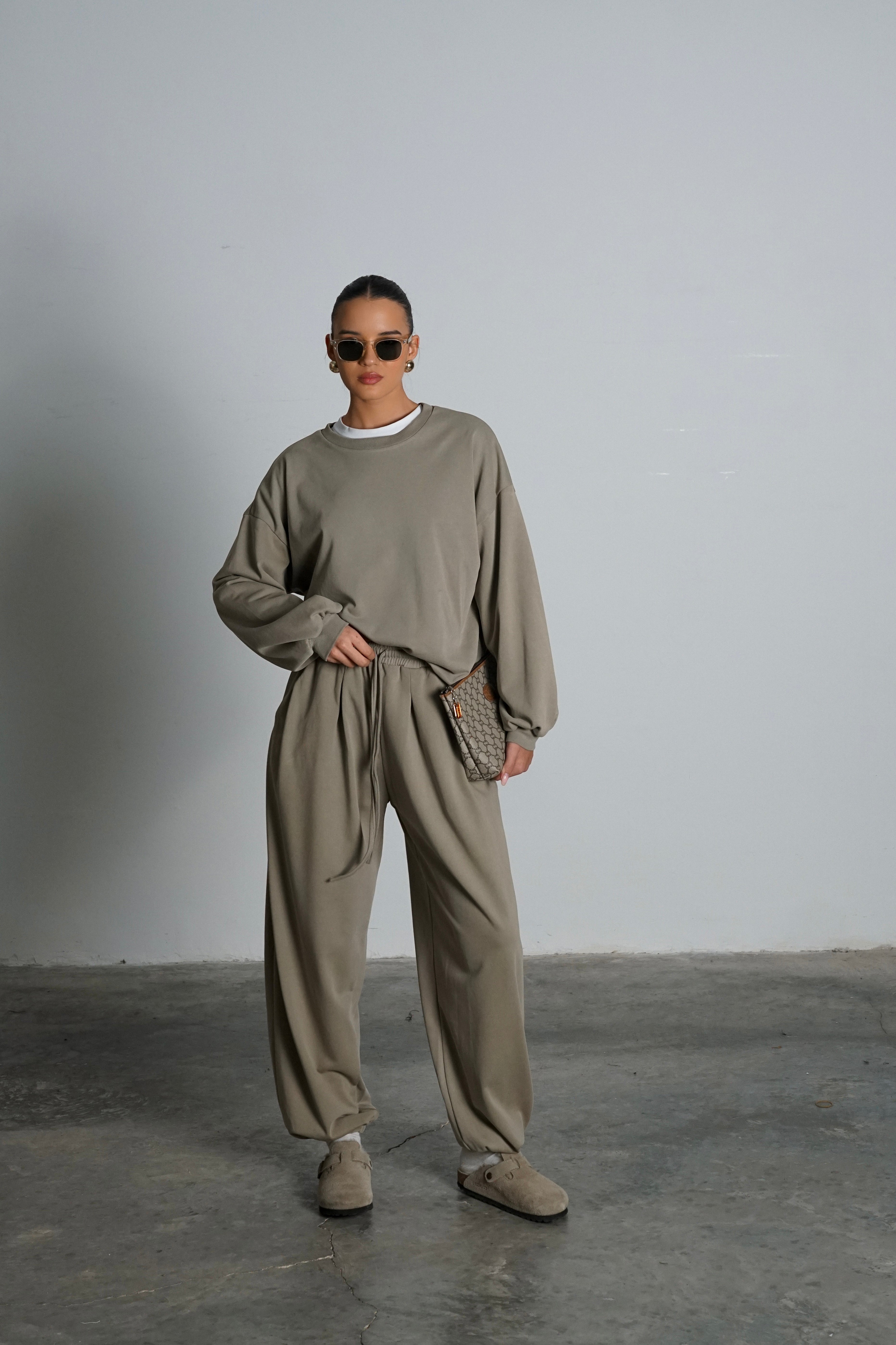 חליפת נייטי-חאקי