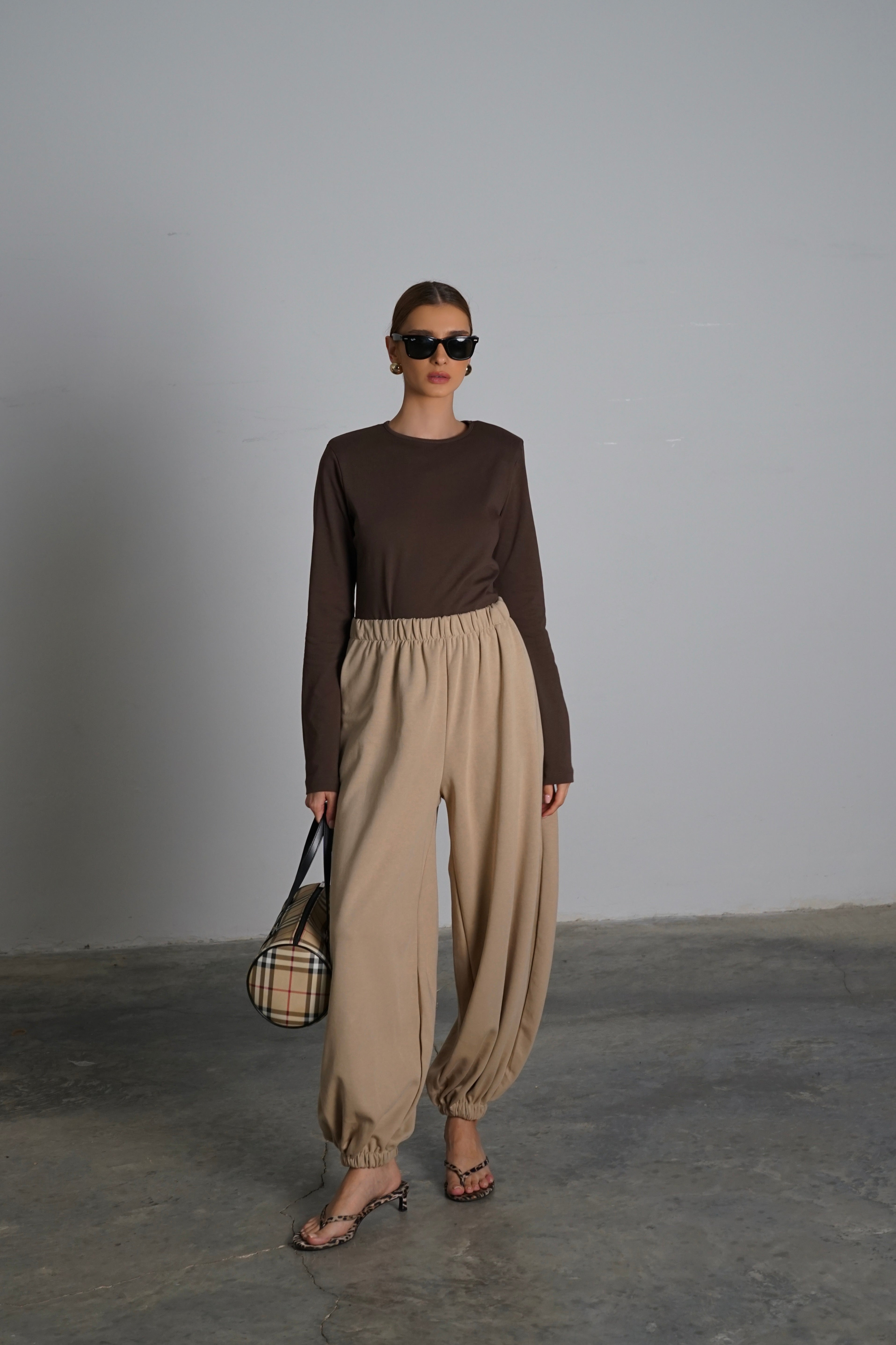 מכנסי טייגי-קאמל