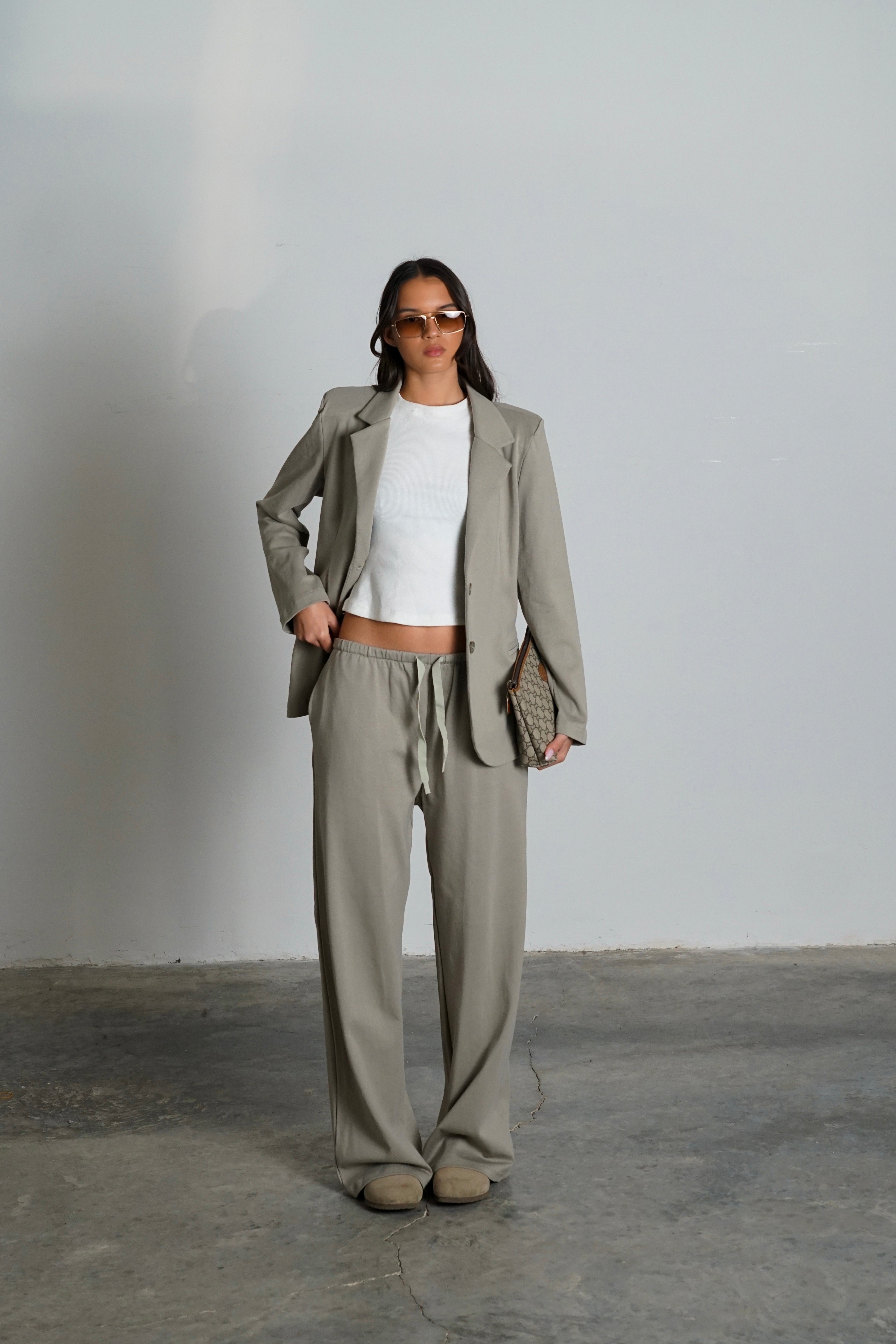 חליפת קנדל-אפור ירוק