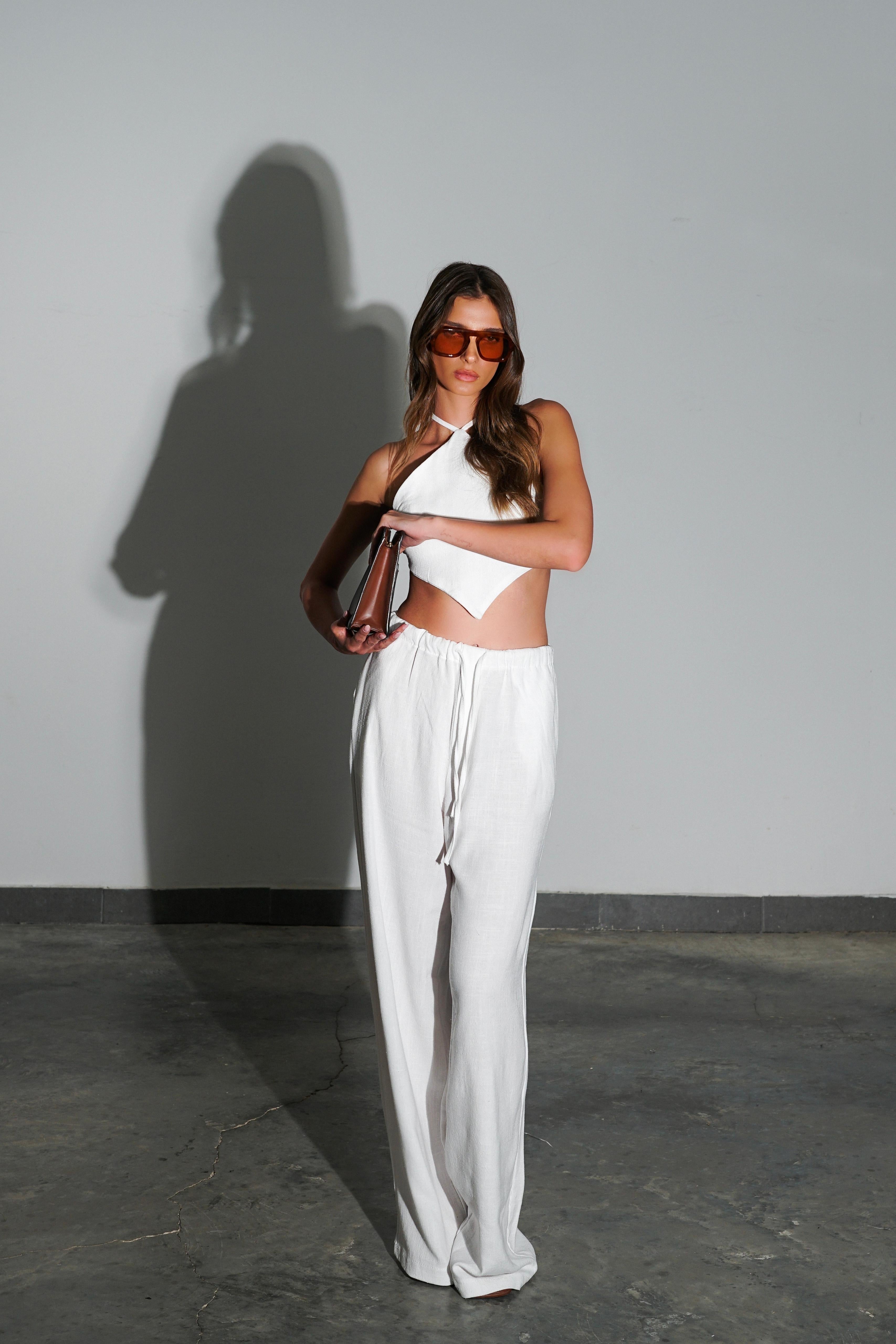 חליפת מישין-לבן