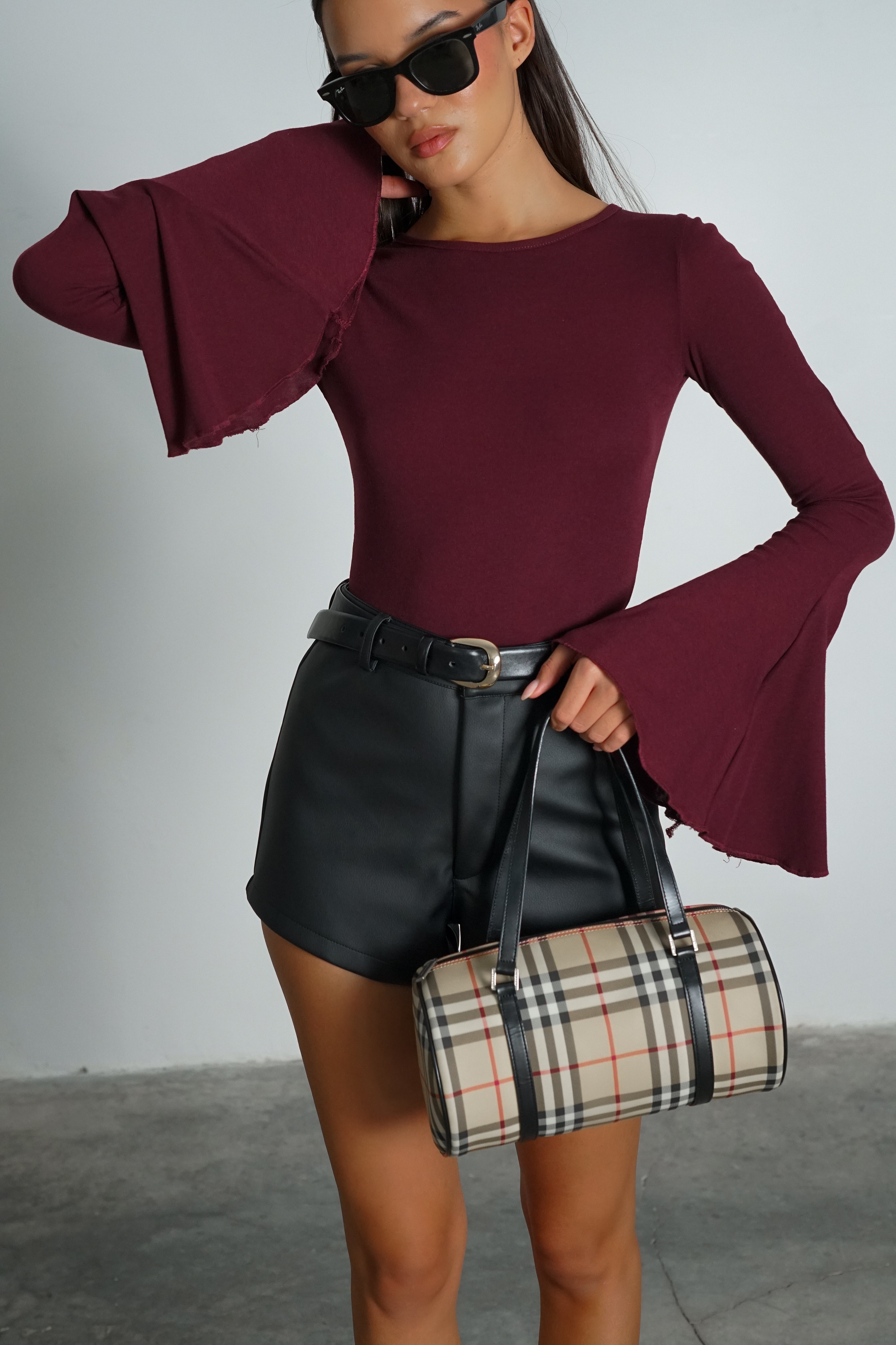 חולצת ווילט-בורדו