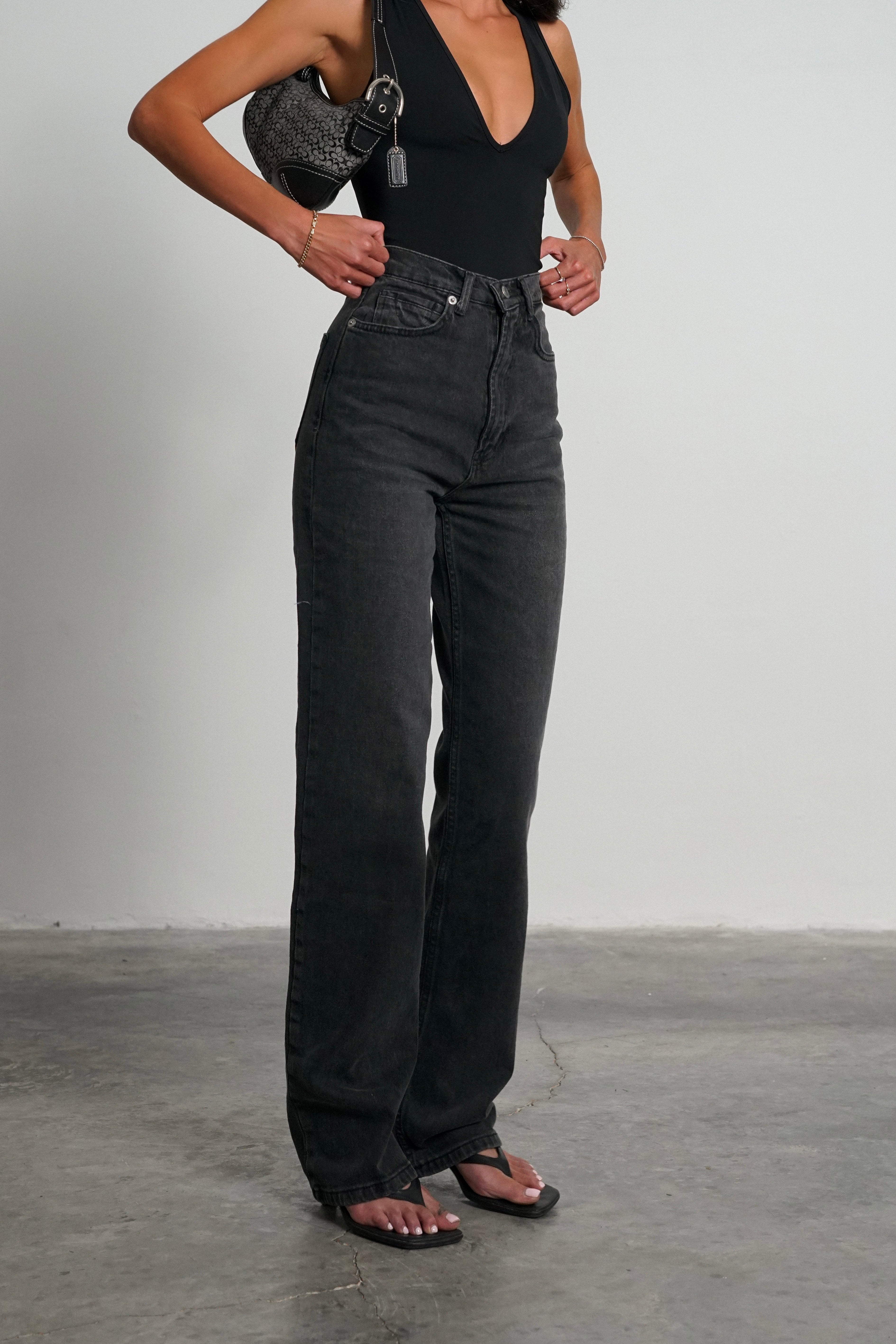 ג'ינס שחור דומו