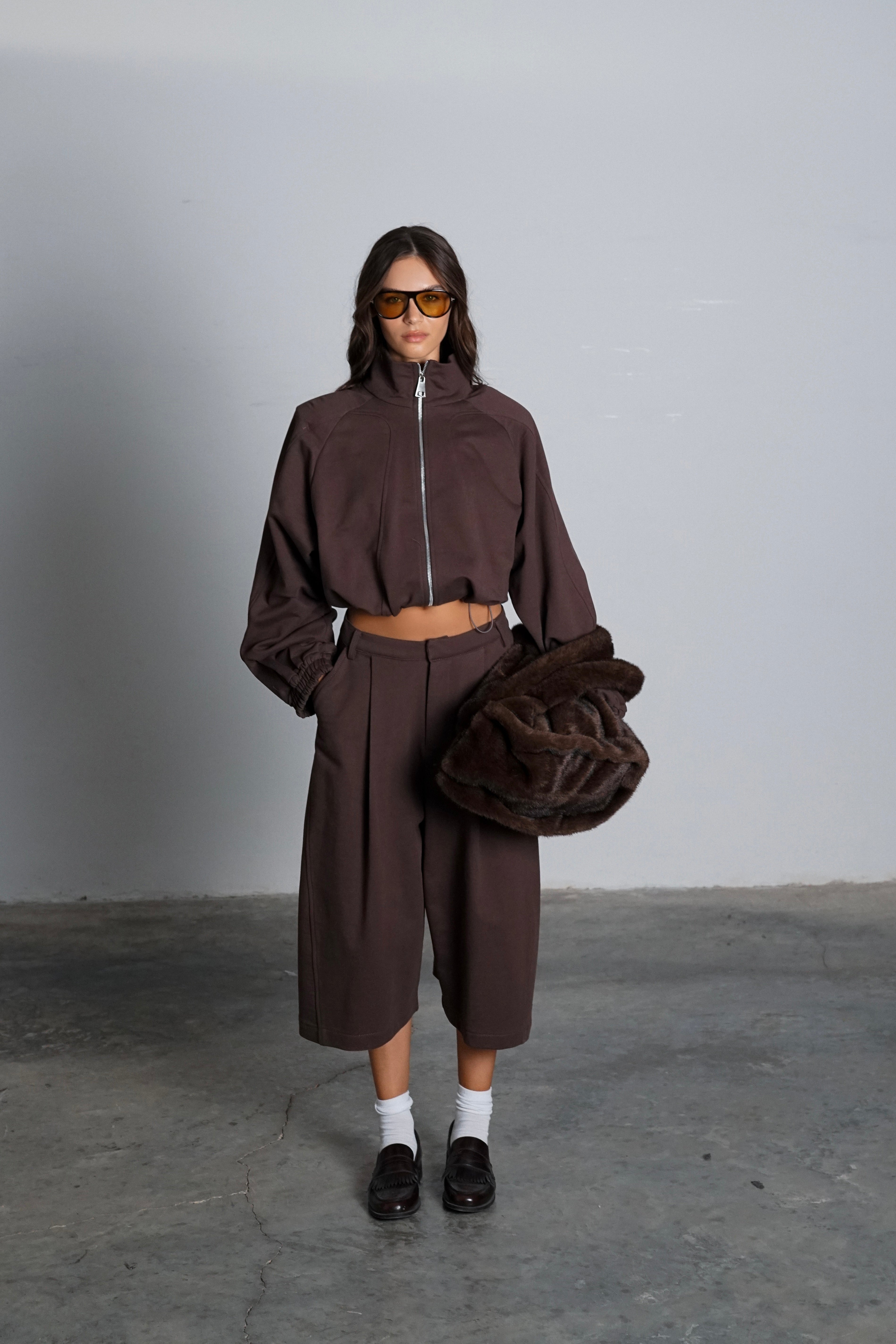 חליפת אדאמס-חום