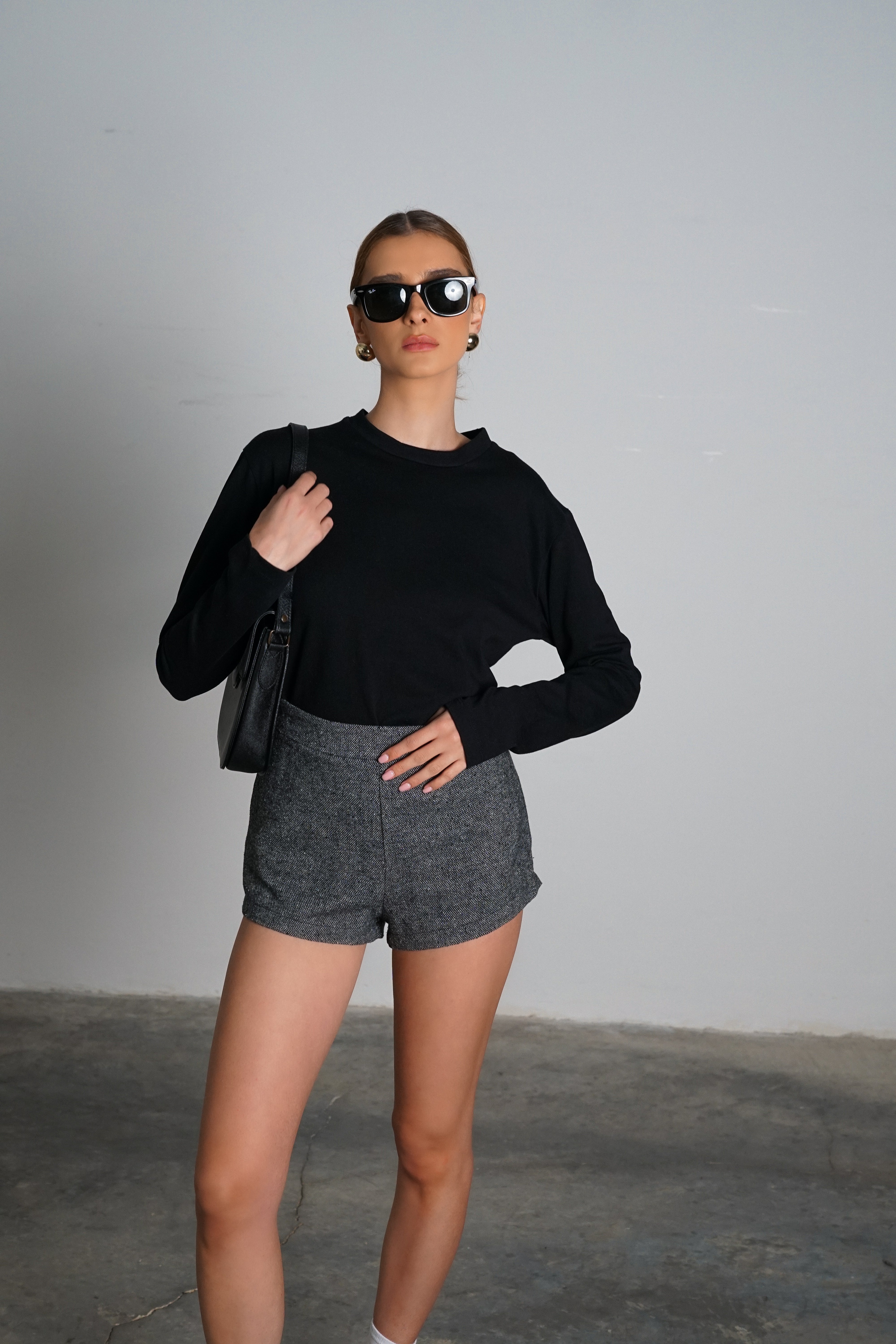 חולצת בייסיקלי-שחור