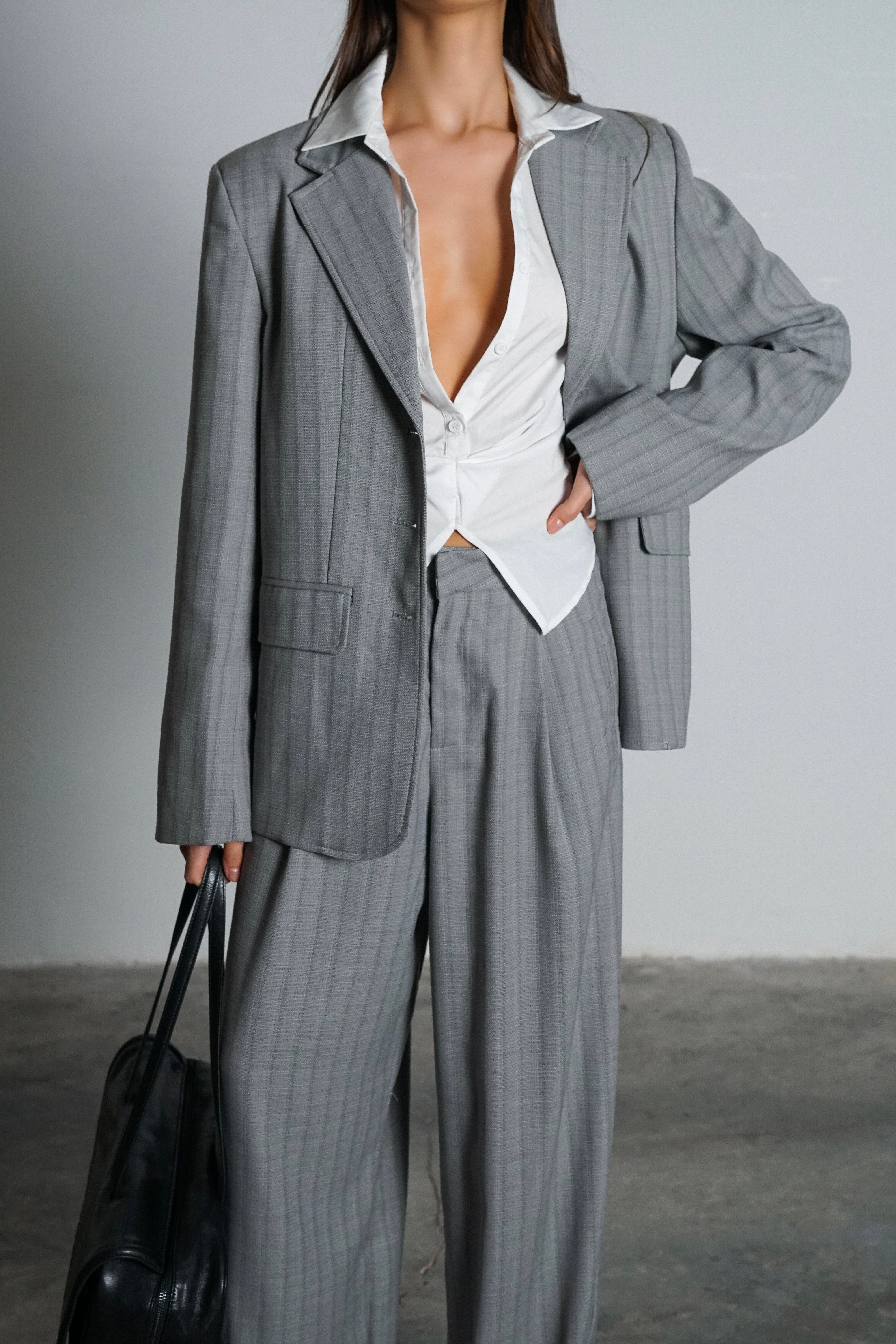 חליפת ארקאי-אפור בהיר