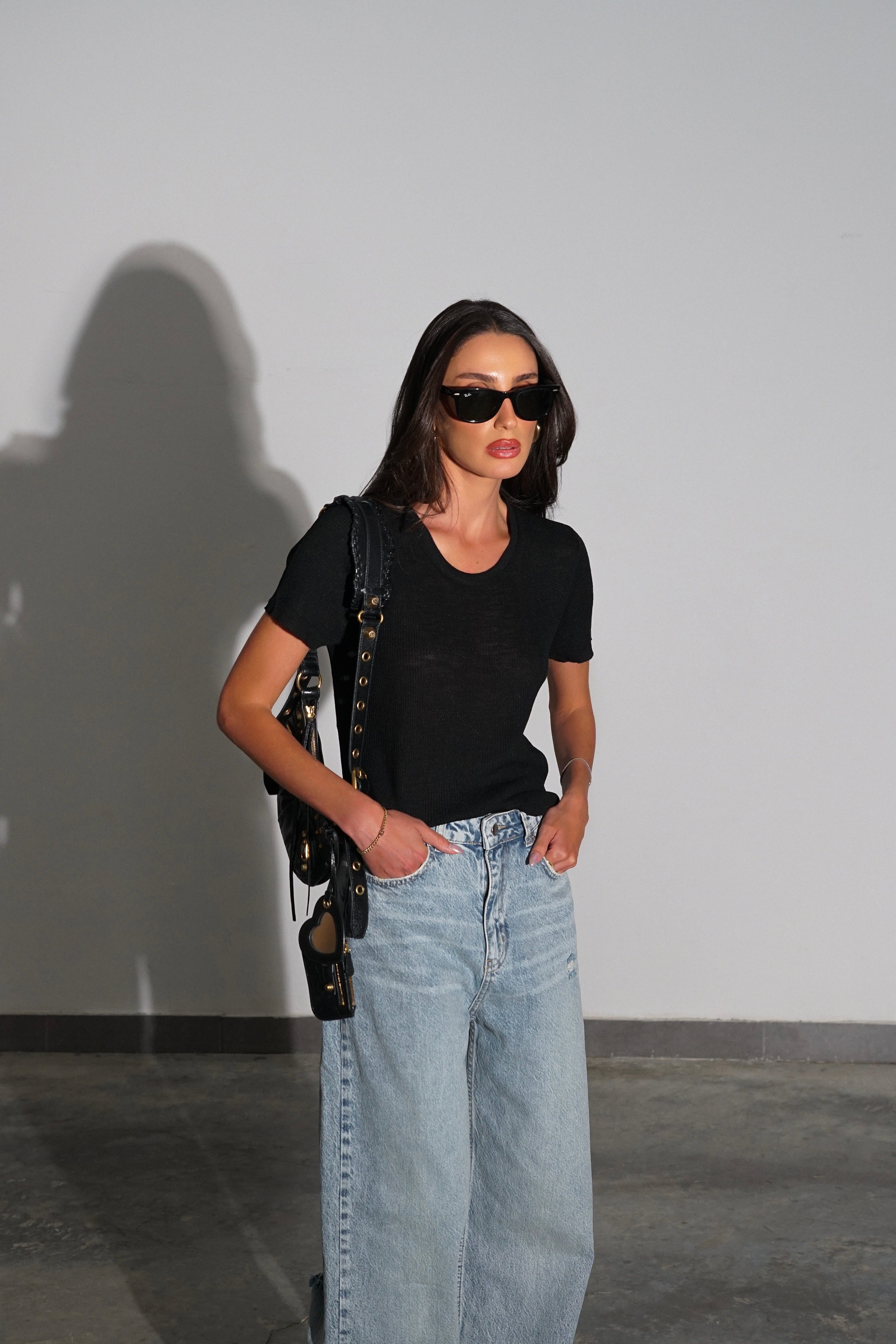 חולצת קירי-שחור