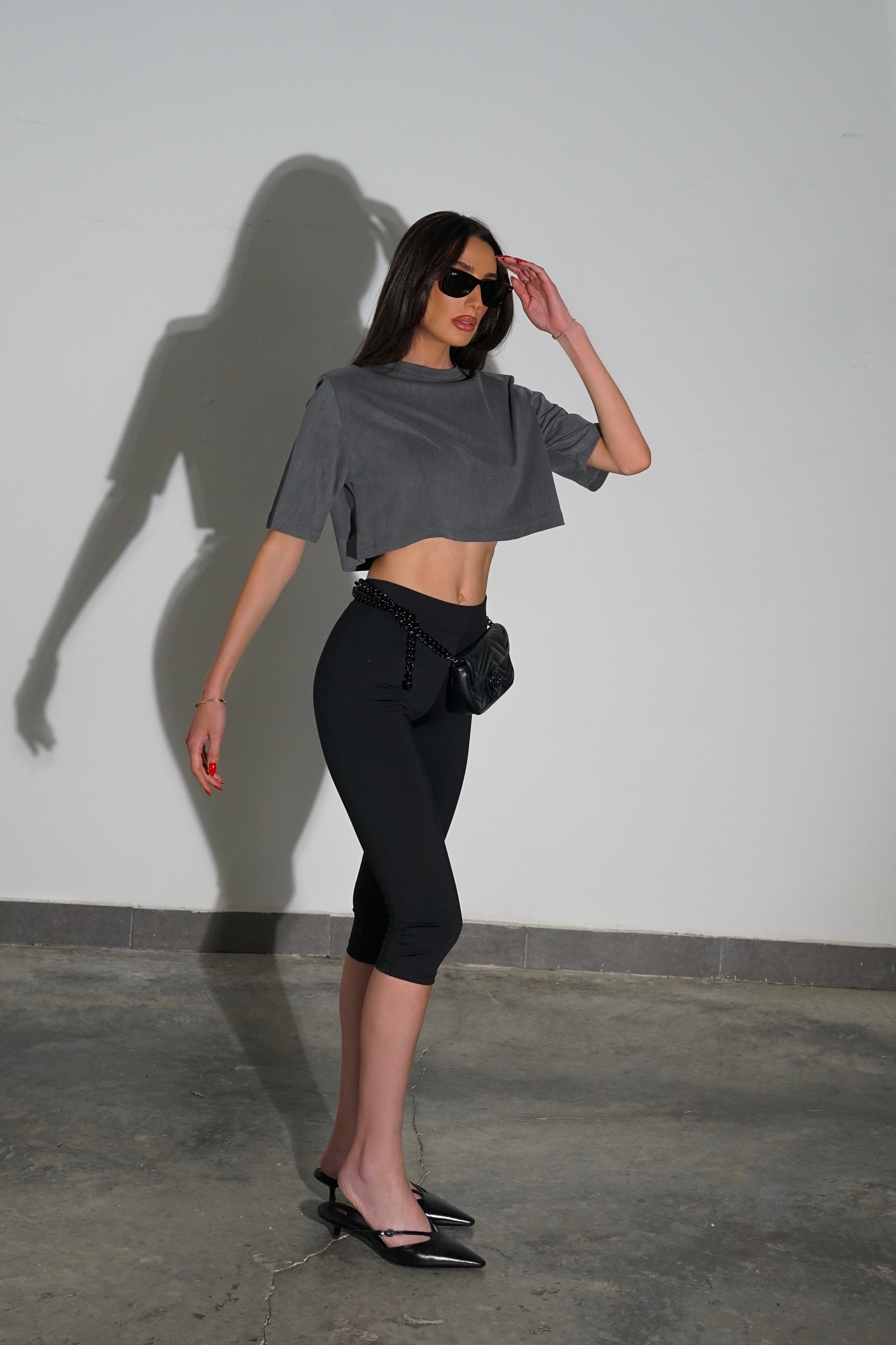 חולצת בייסיק קרופ-אפור כהה