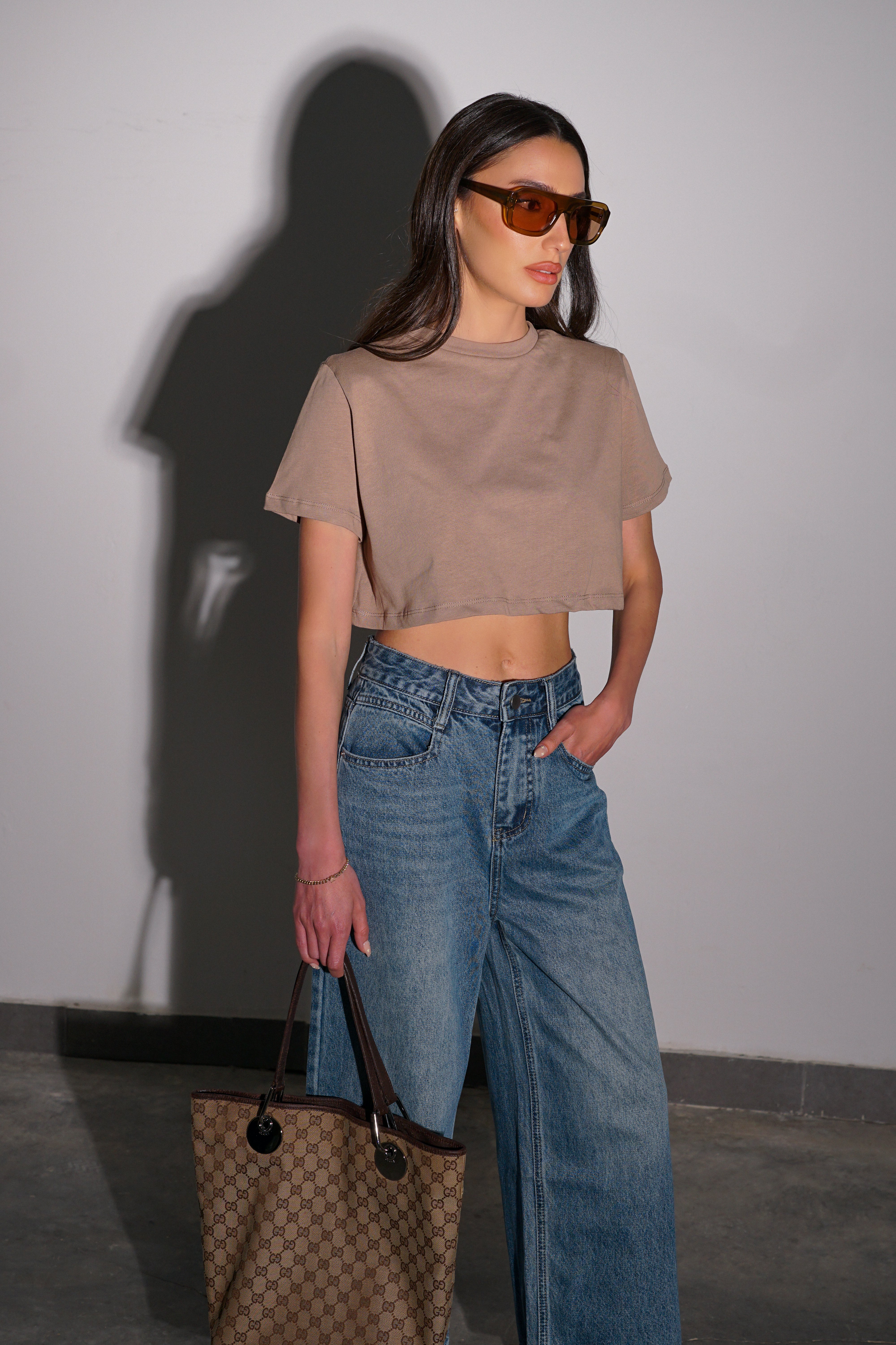 חולצת בייסיק קרופ-מוקה