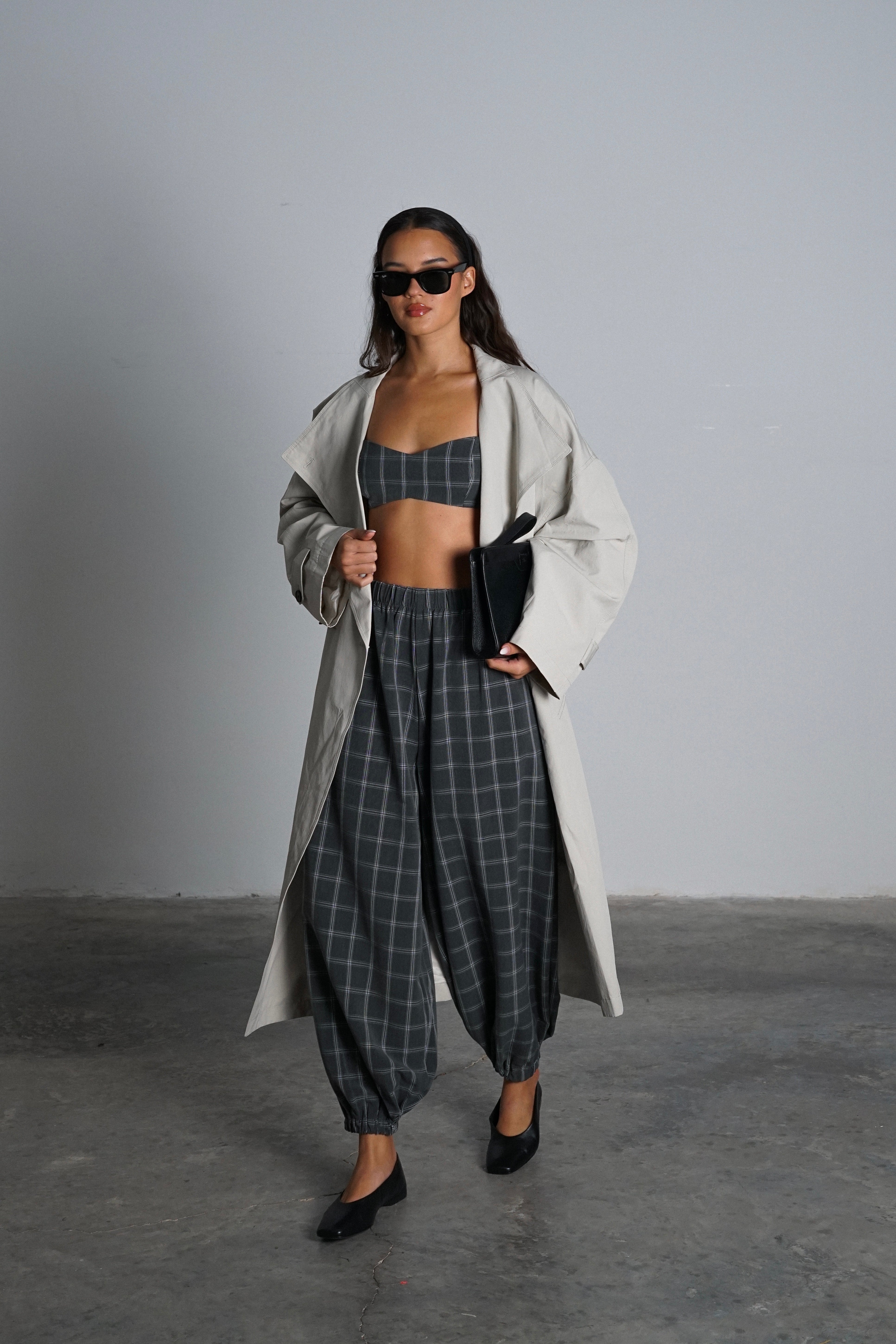 חליפת ניקה-אפור