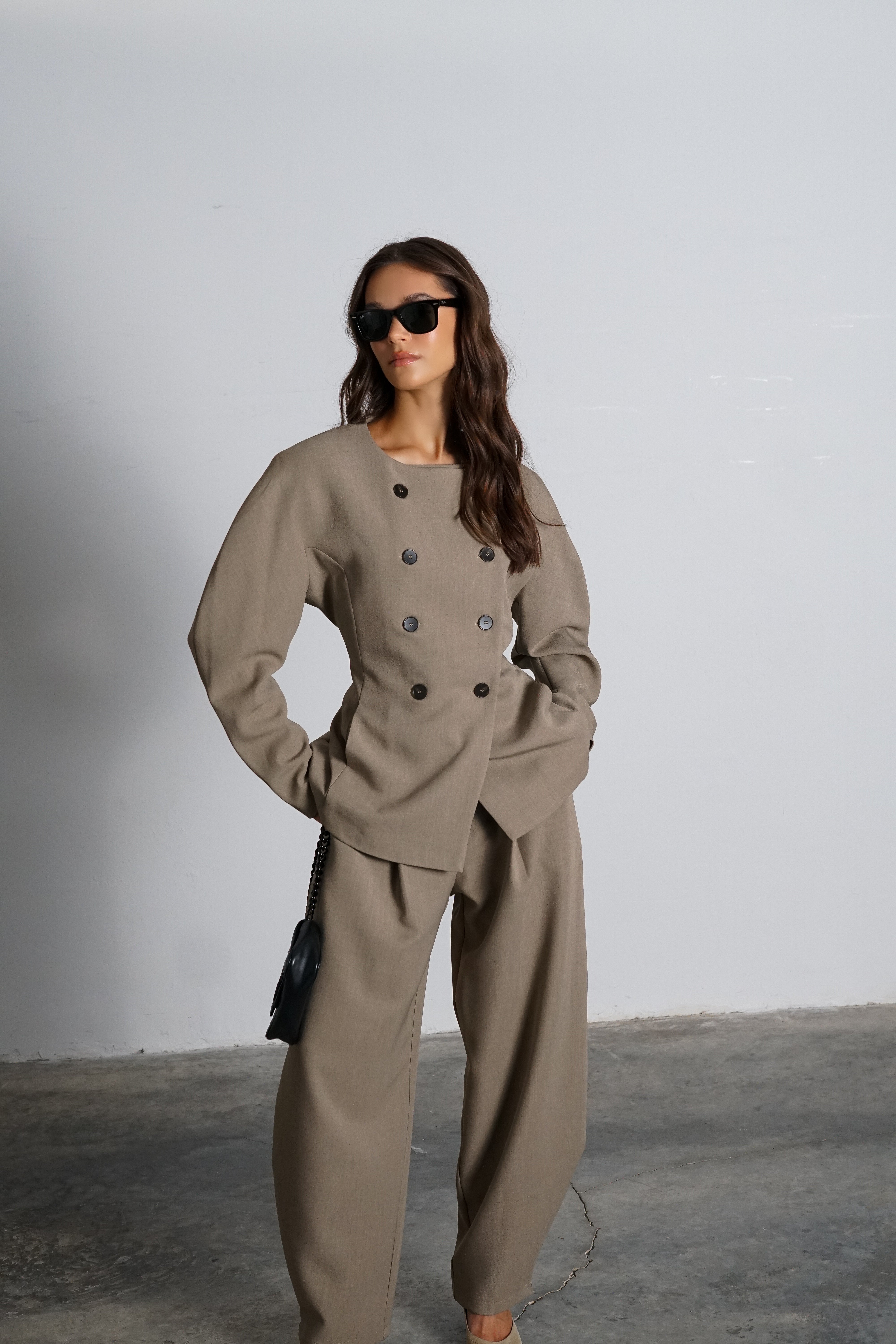 חליפת אופיליה-מוקה