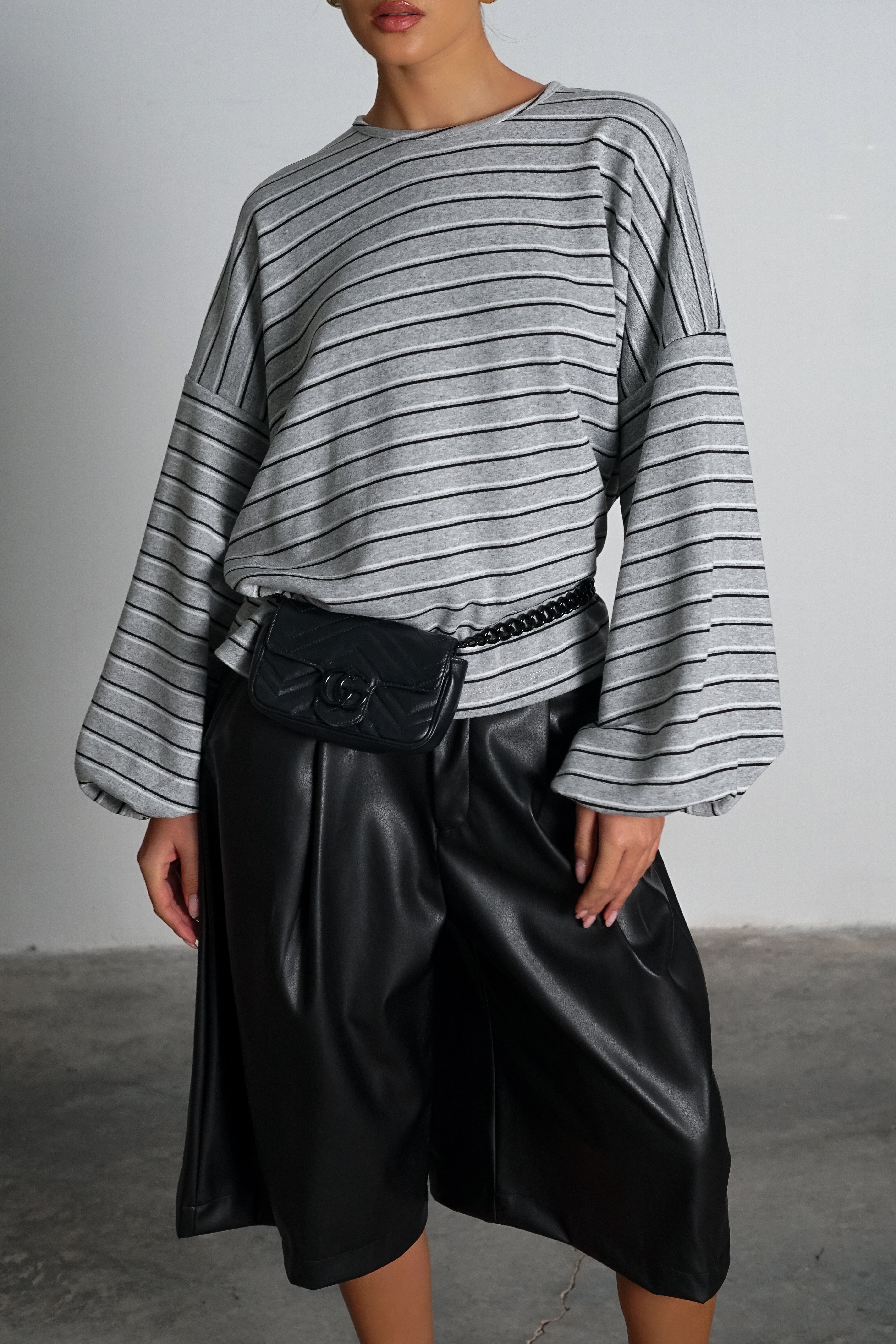 חולצת מייבי-אפור