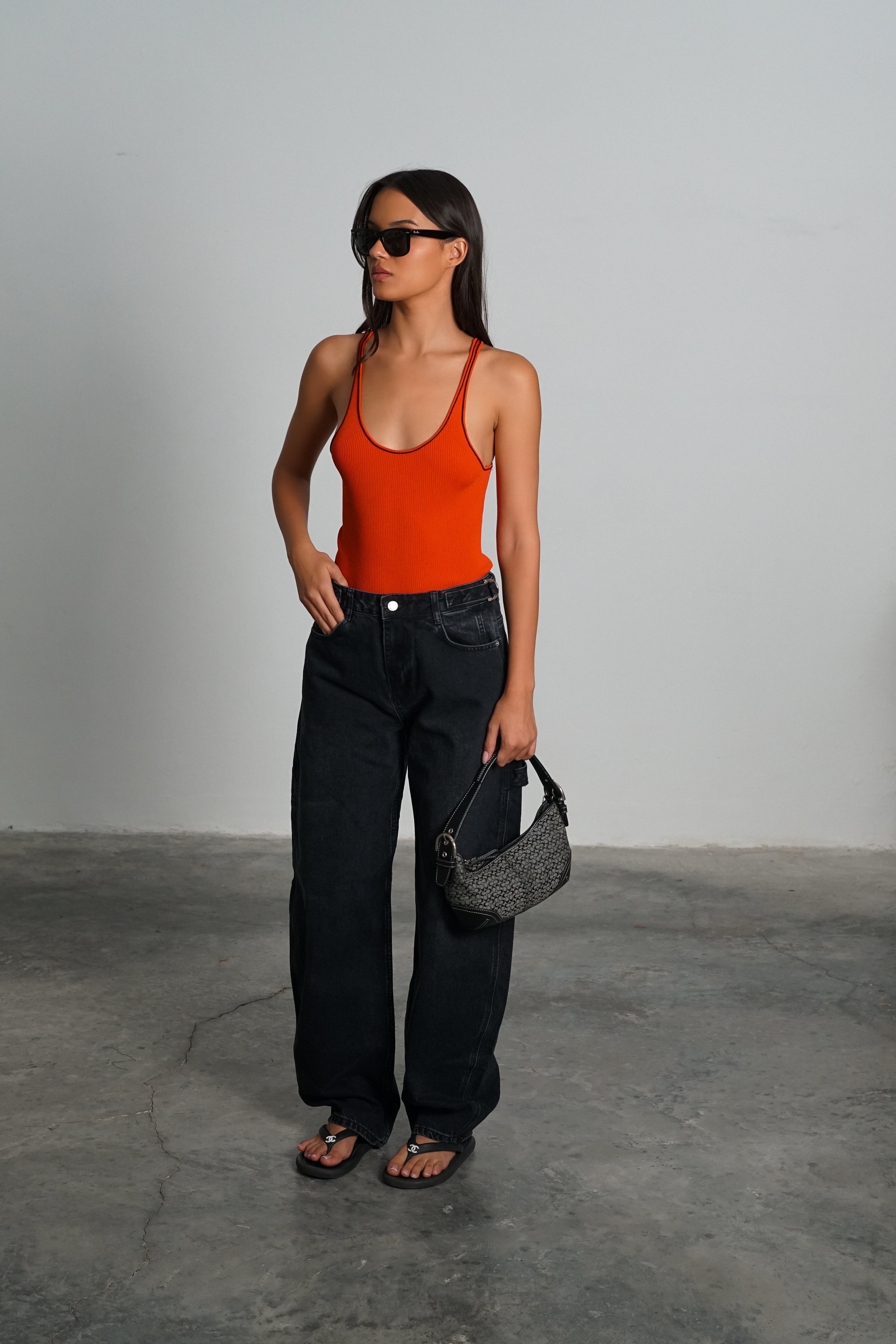 גופיית לימיט-אדום