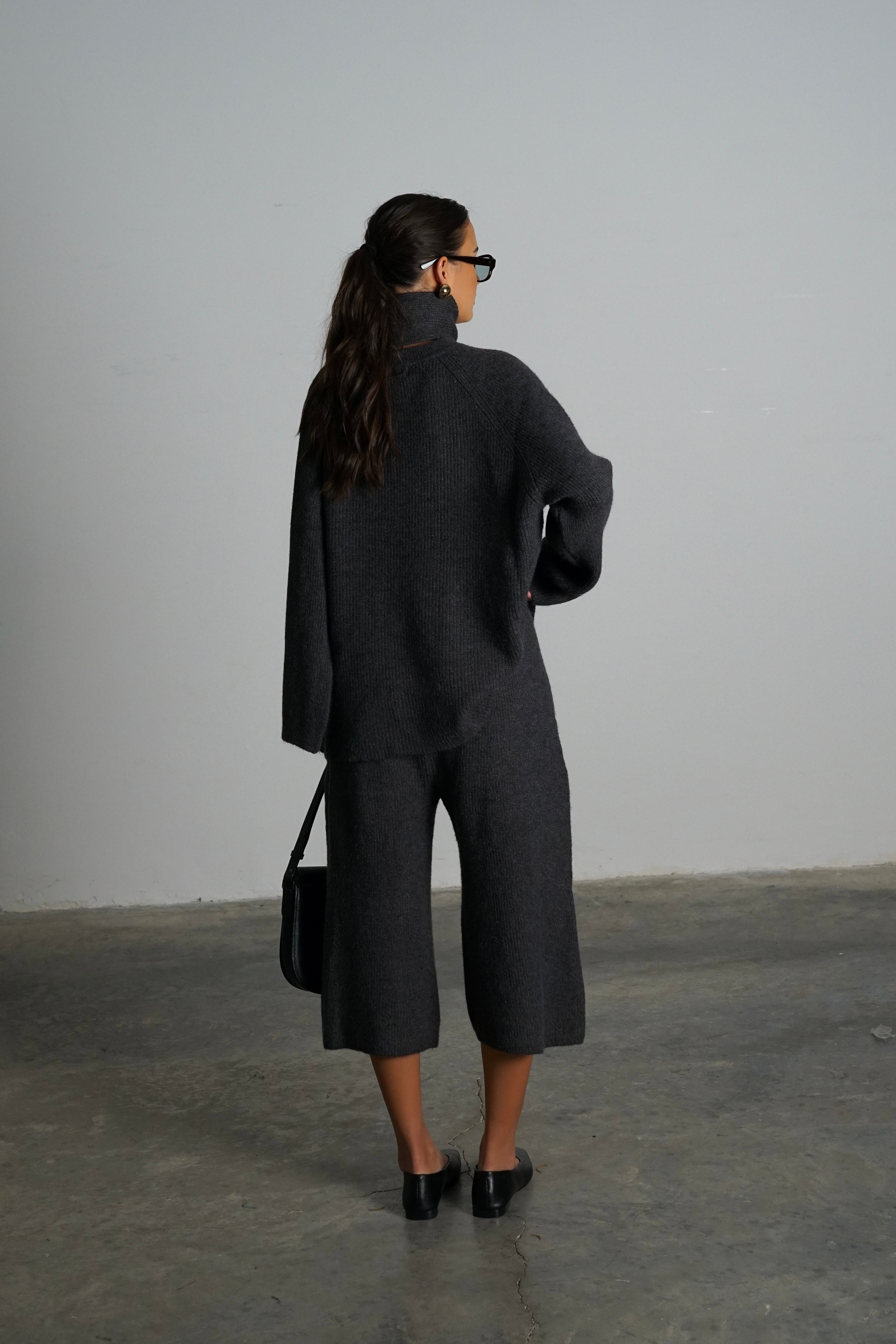 חליפת אדוריה-אפור כהה