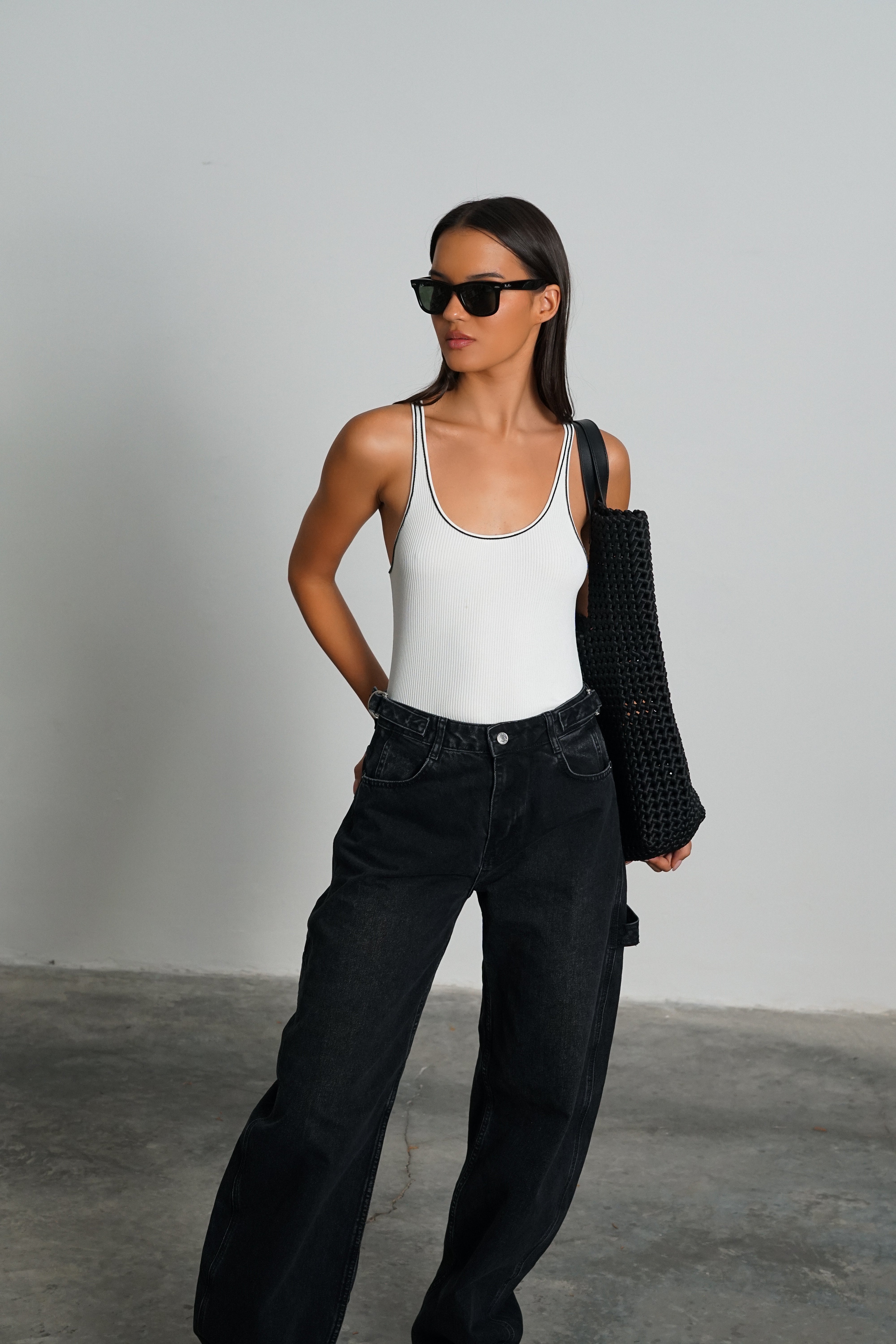 גופיית לימיט-לבן