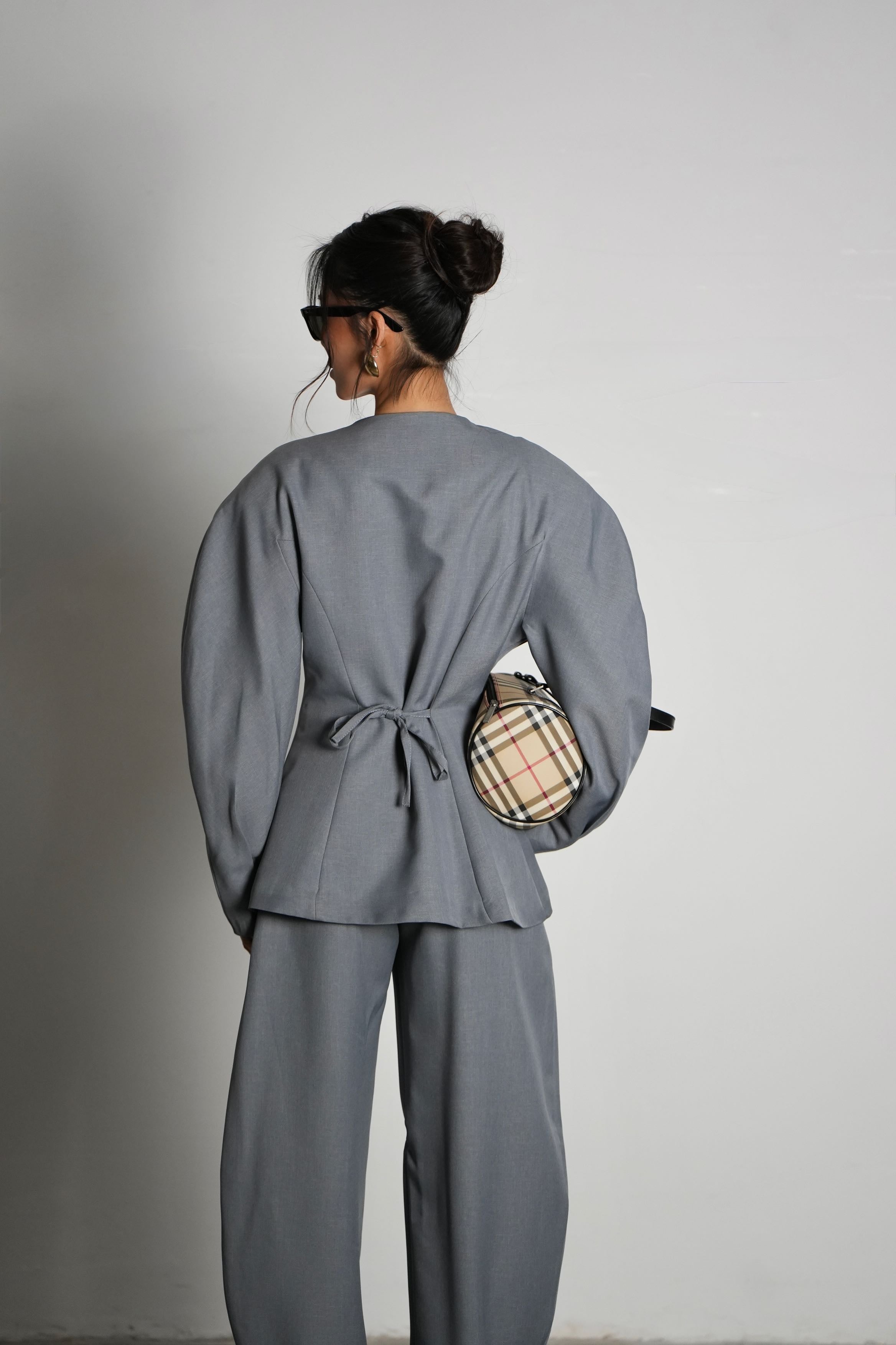 חליפת אופיליה-אפור בהיר