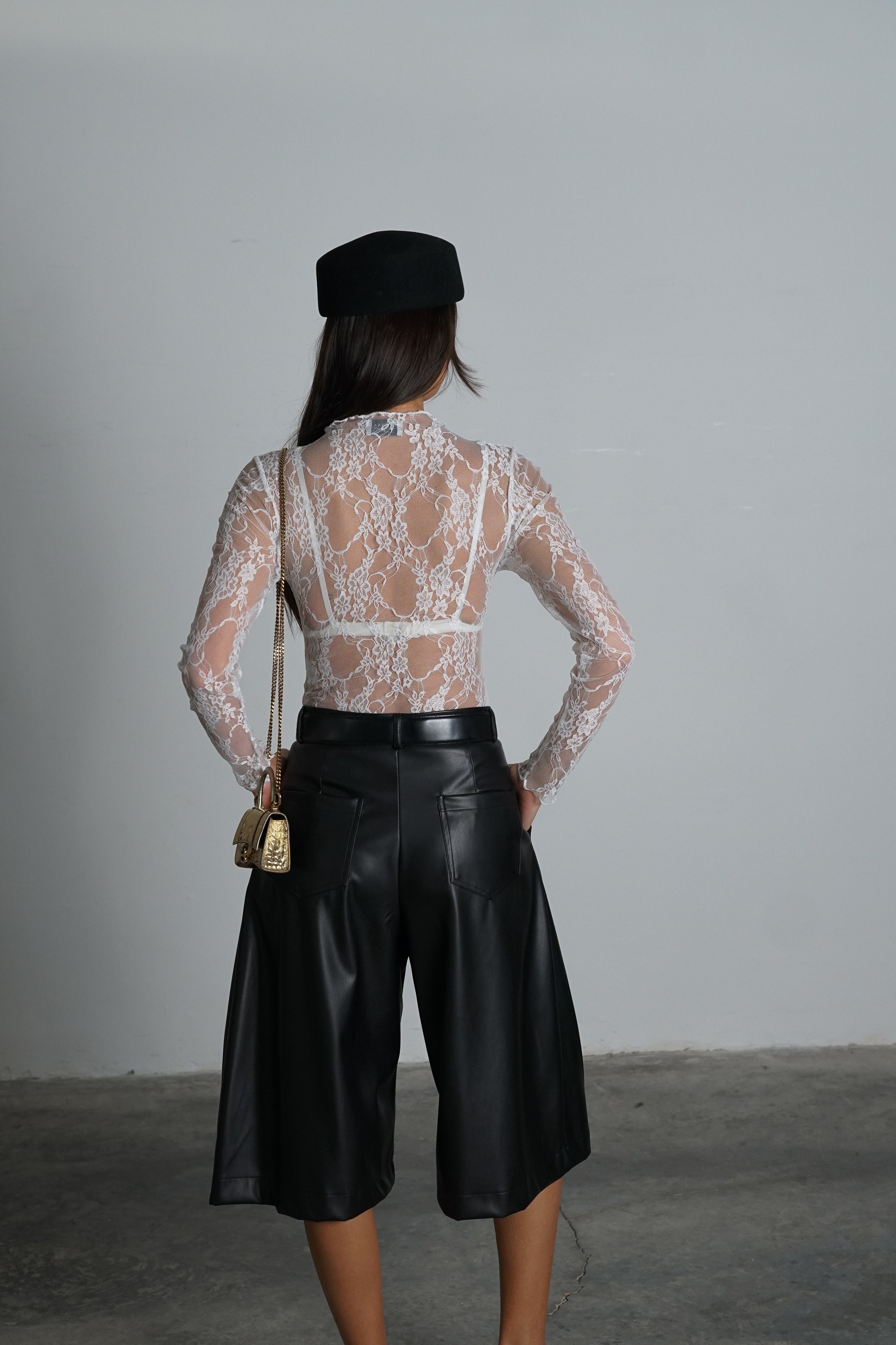 בגד גוף פריורטרי-לבן