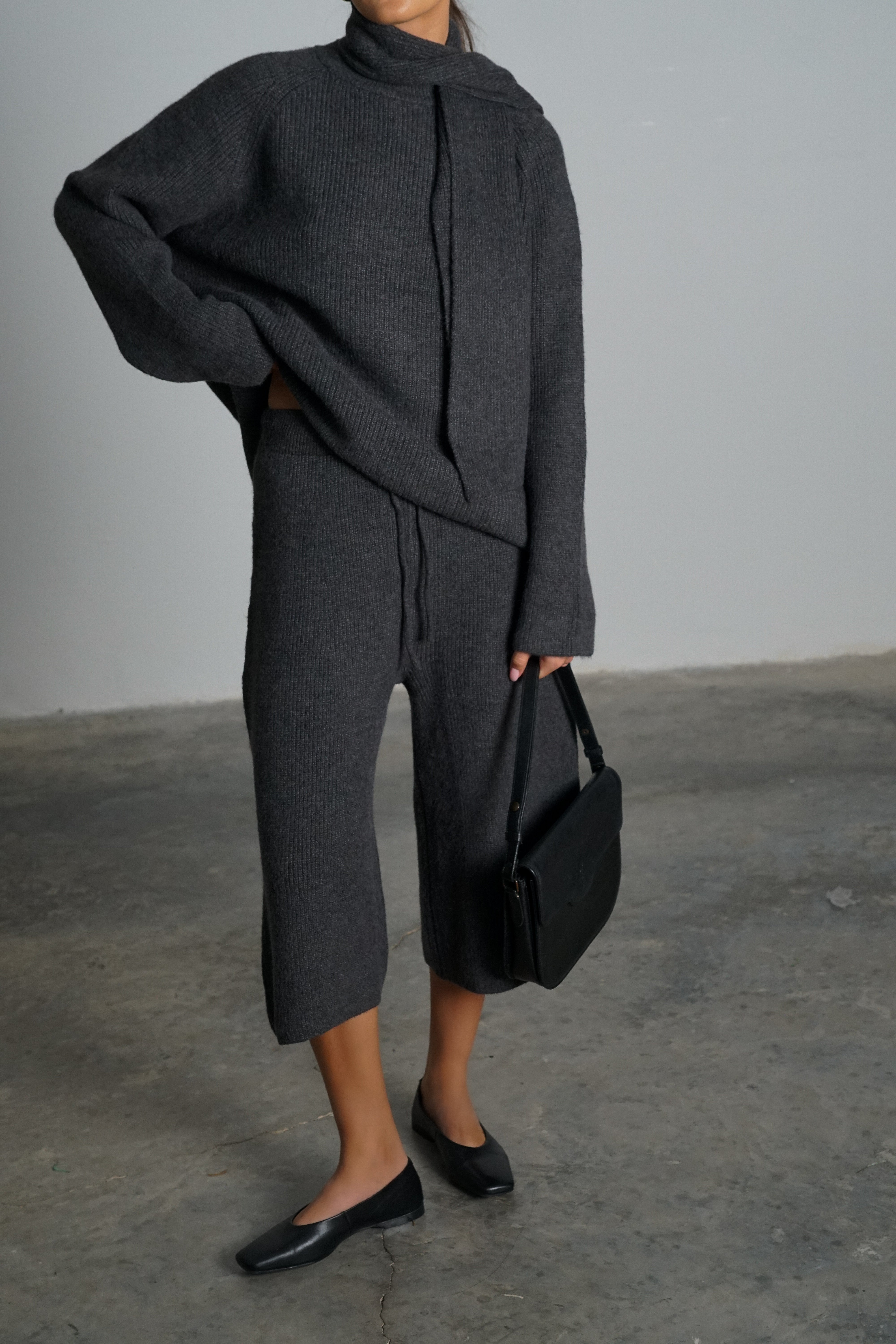 חליפת אדוריה-אפור כהה