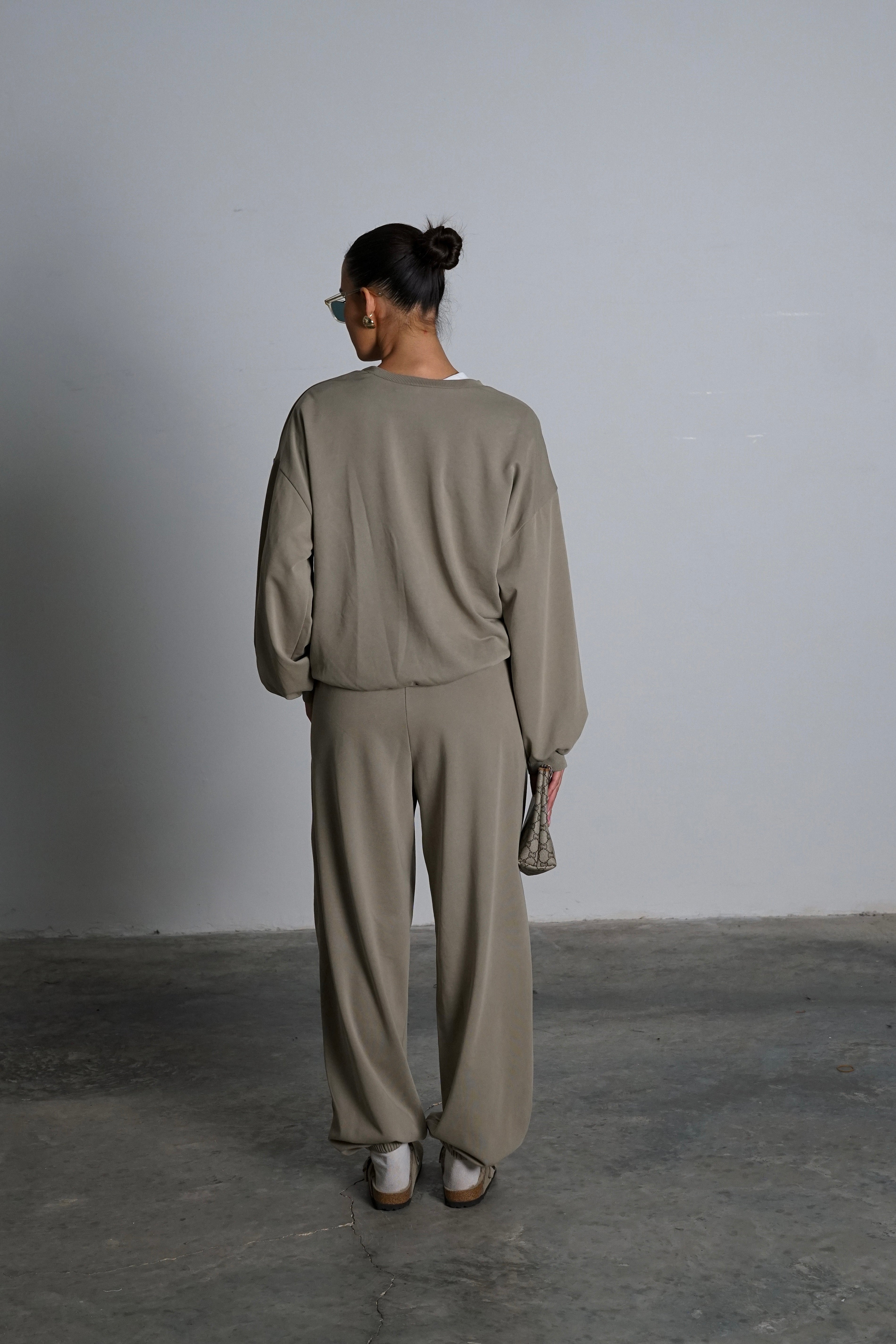 חליפת נייטי-חאקי