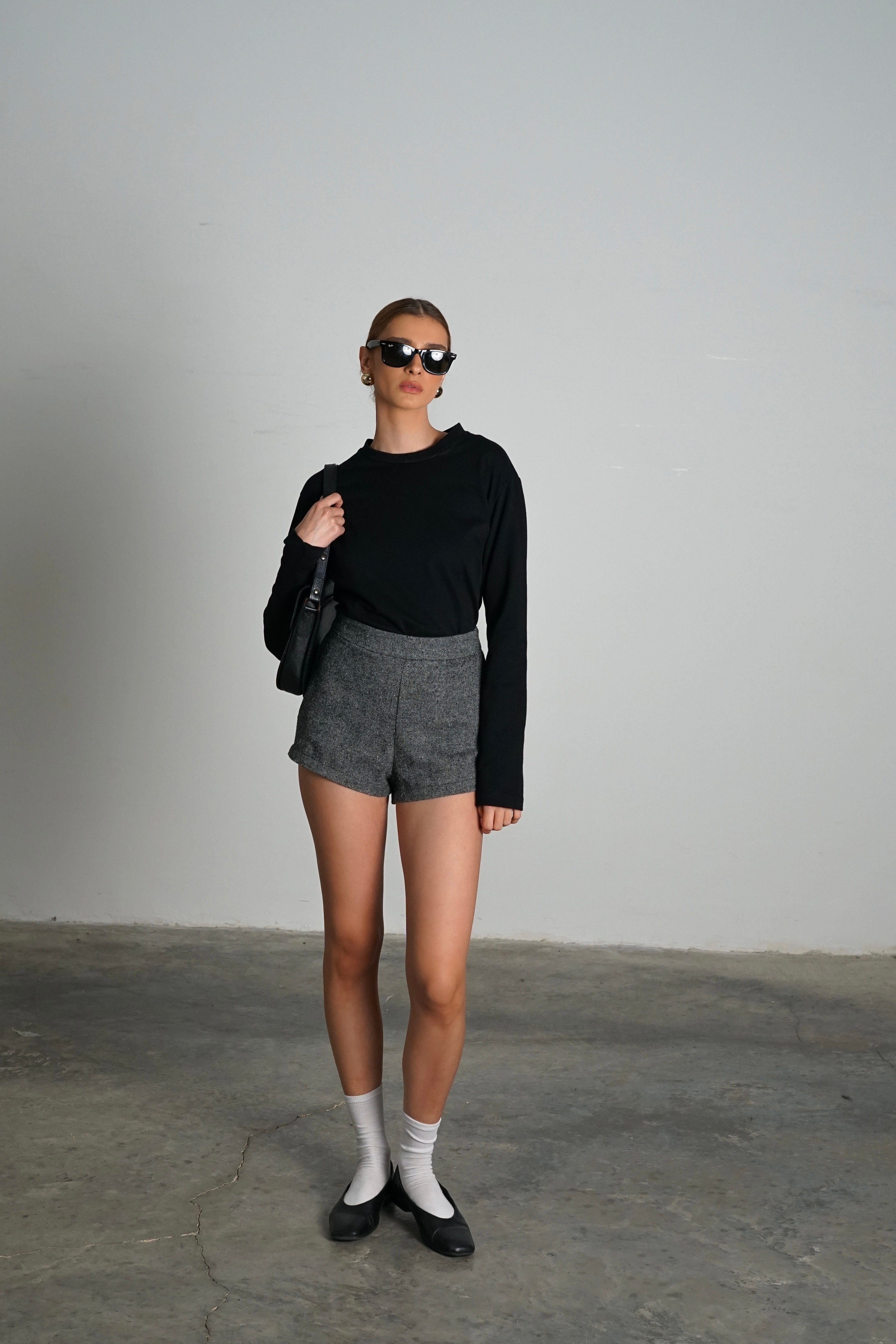 חולצת בייסיקלי-שחור